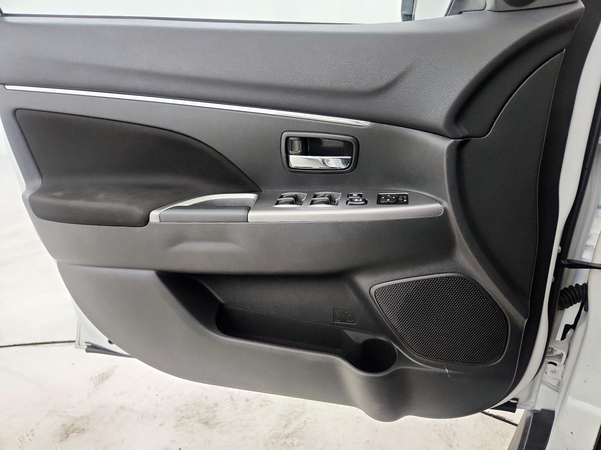 Thumbnail: 2019 Mitsubishi Outlander Sport - 10