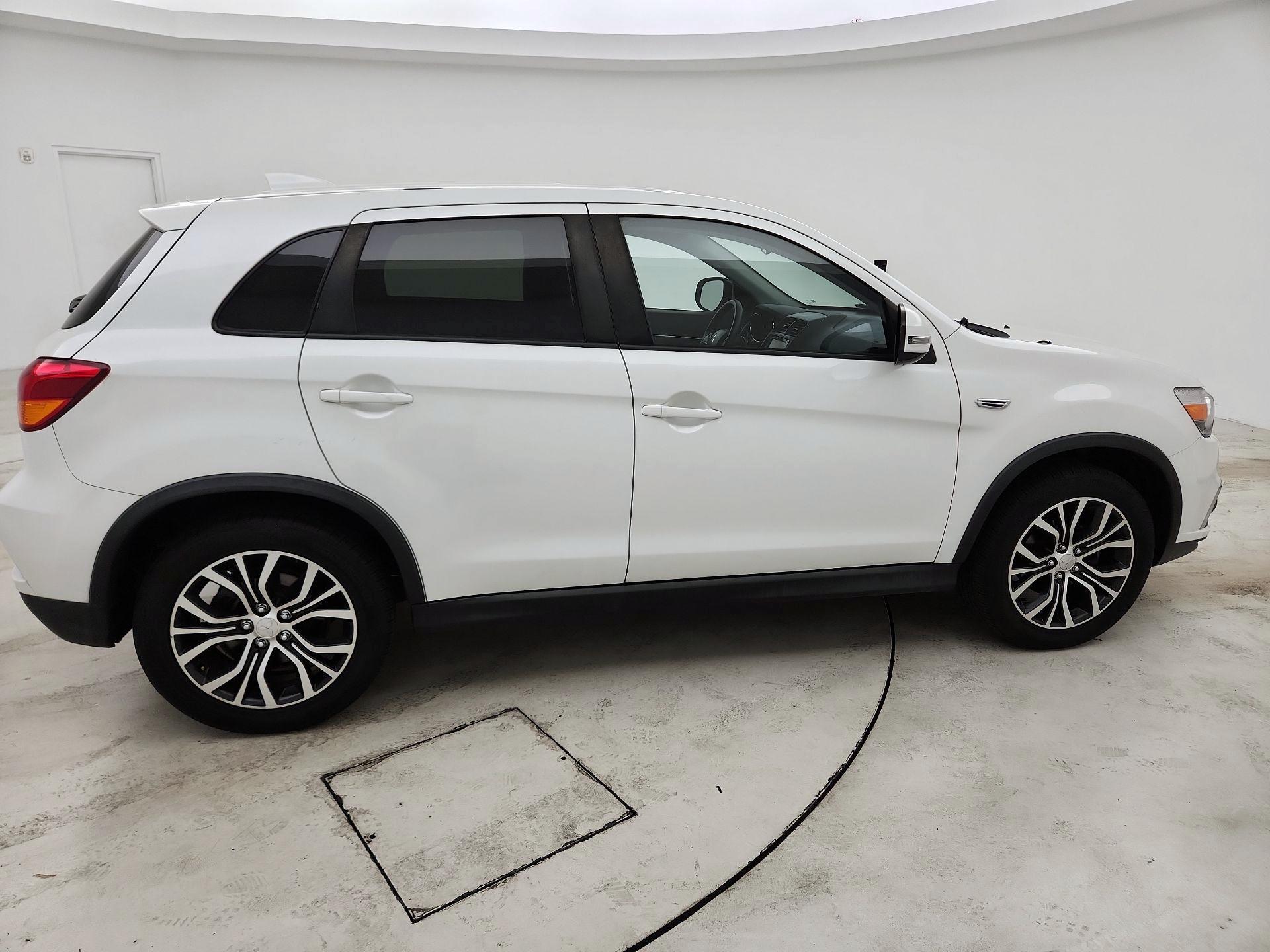 Thumbnail: 2019 Mitsubishi Outlander Sport - 4