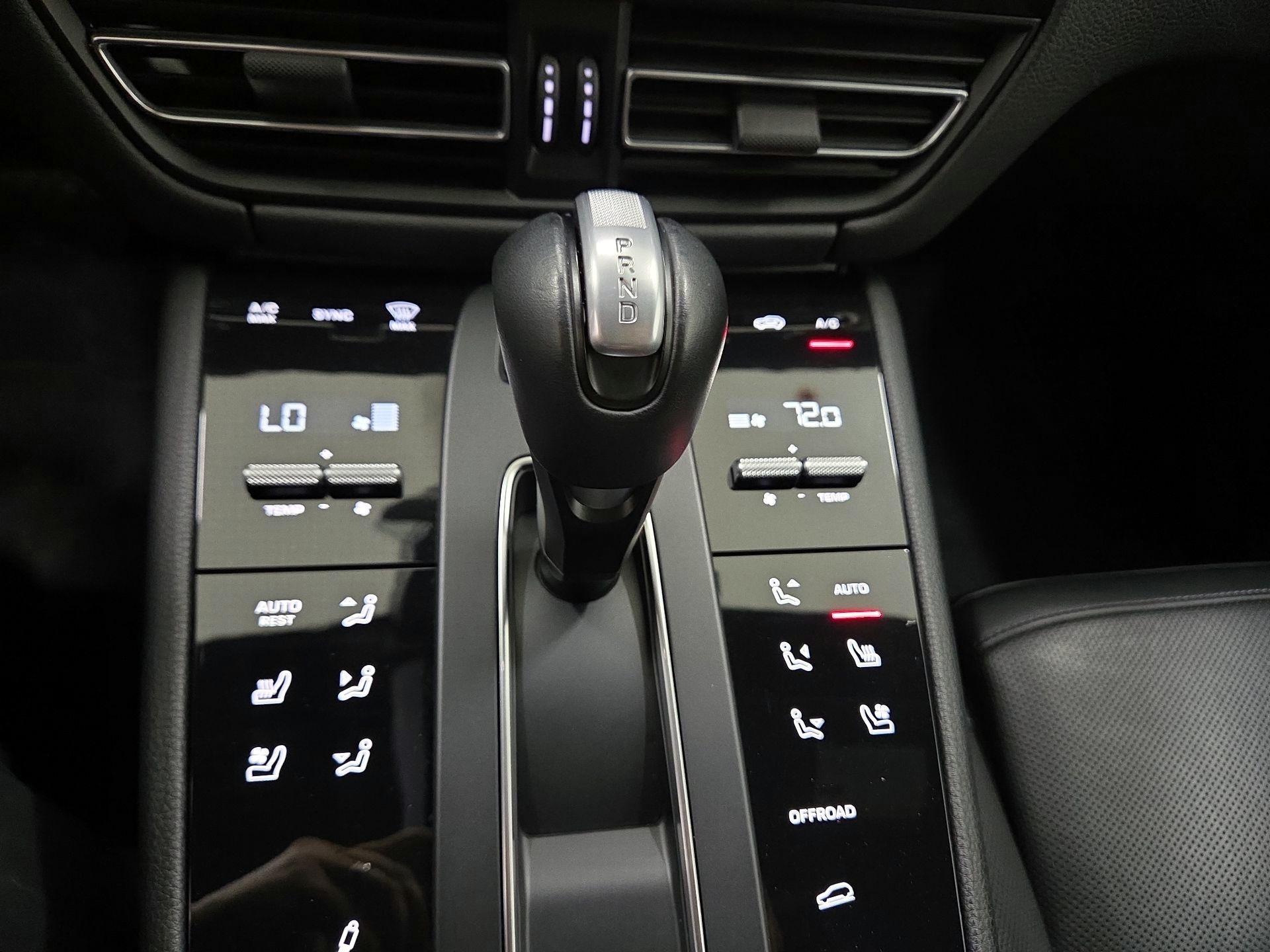Thumbnail: 2024 Porsche Macan - 18