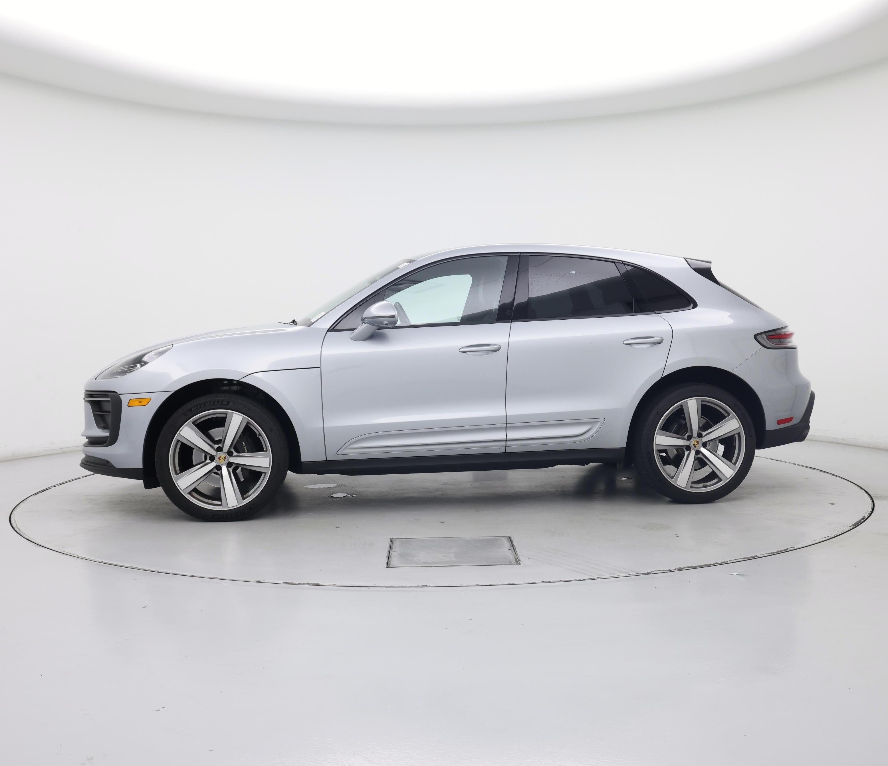 Thumbnail: 2024 Porsche Macan - 3