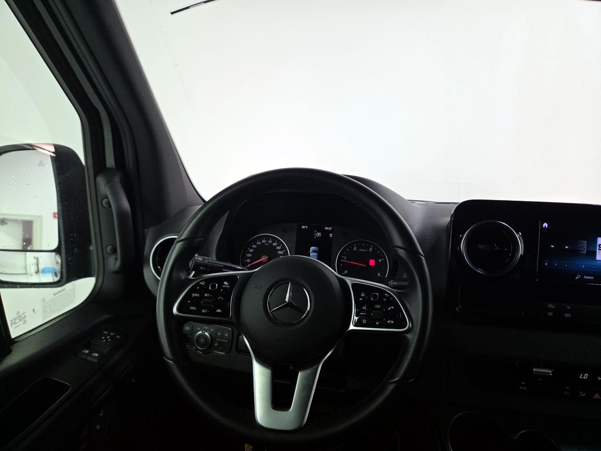 Thumbnail: 2024 Mercedes-Benz Sprinter - 10
