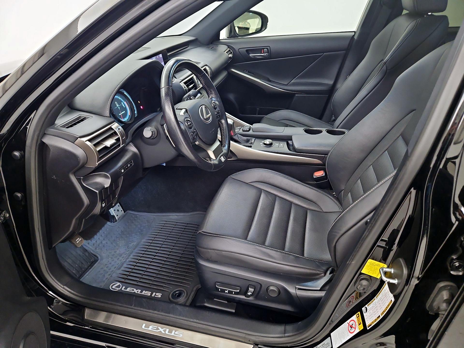 Thumbnail: 2016 Lexus IS - 11