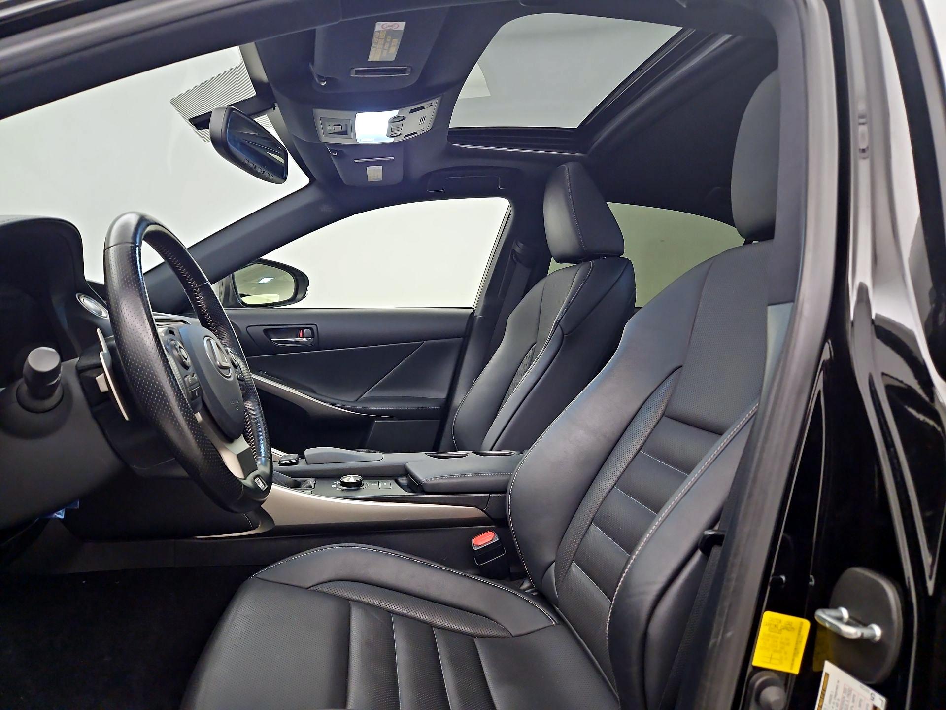 Thumbnail: 2016 Lexus IS - 19