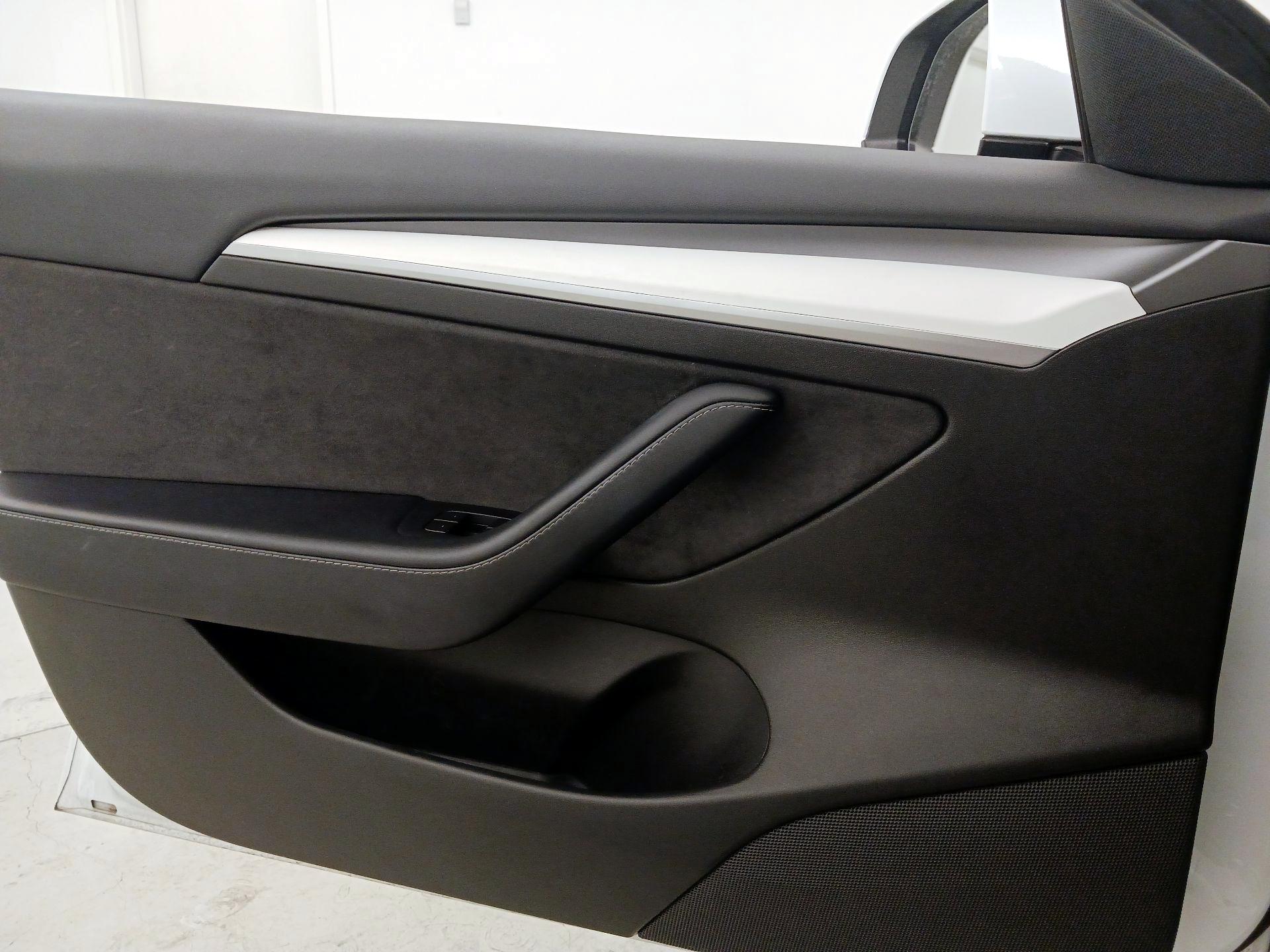Thumbnail: 2022 Tesla Model 3 - 12
