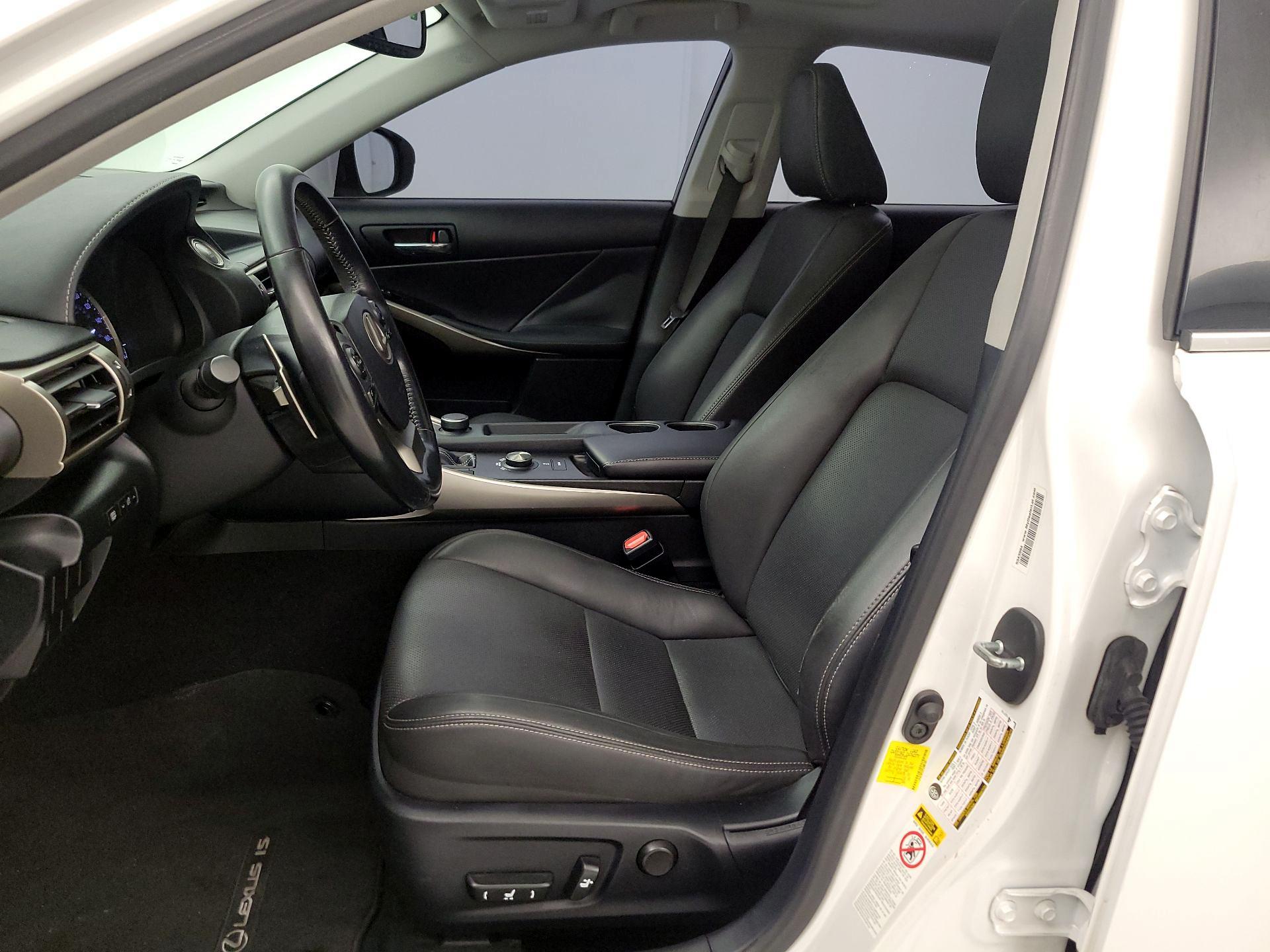 Thumbnail: 2016 Lexus IS - 11
