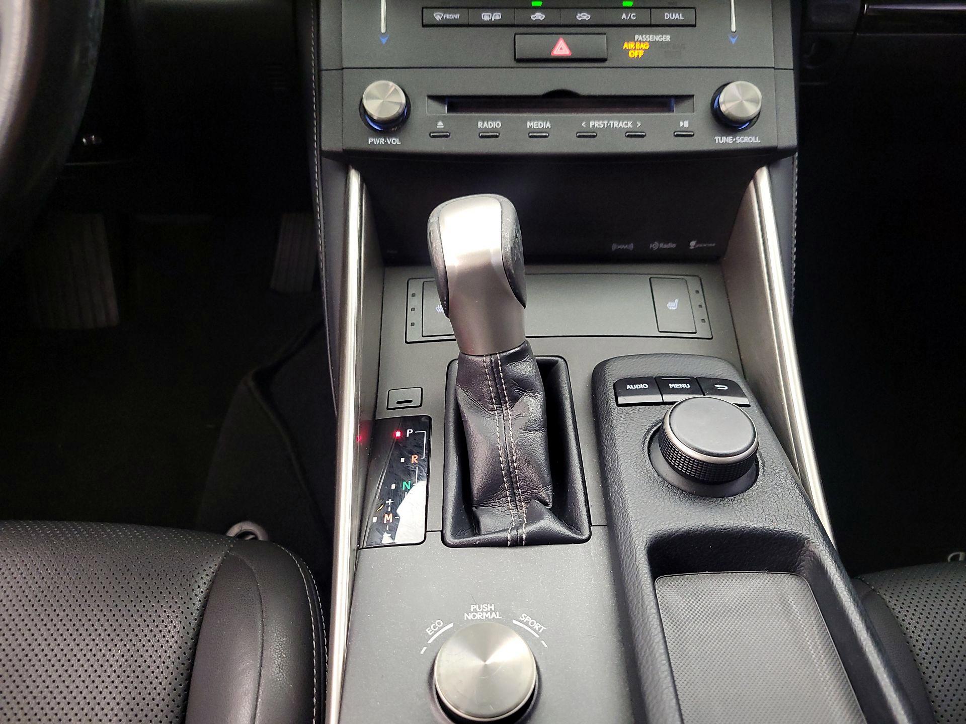 Thumbnail: 2016 Lexus IS - 17