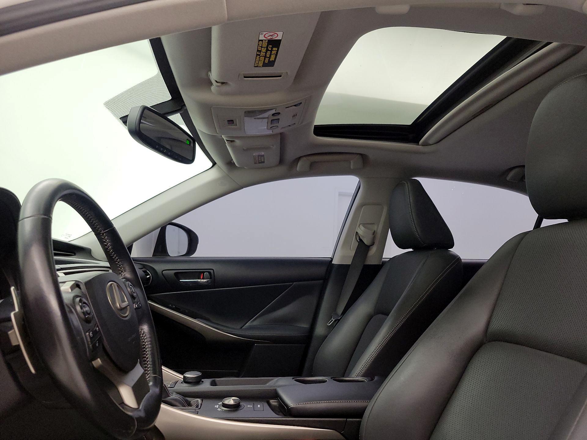 Thumbnail: 2016 Lexus IS - 19