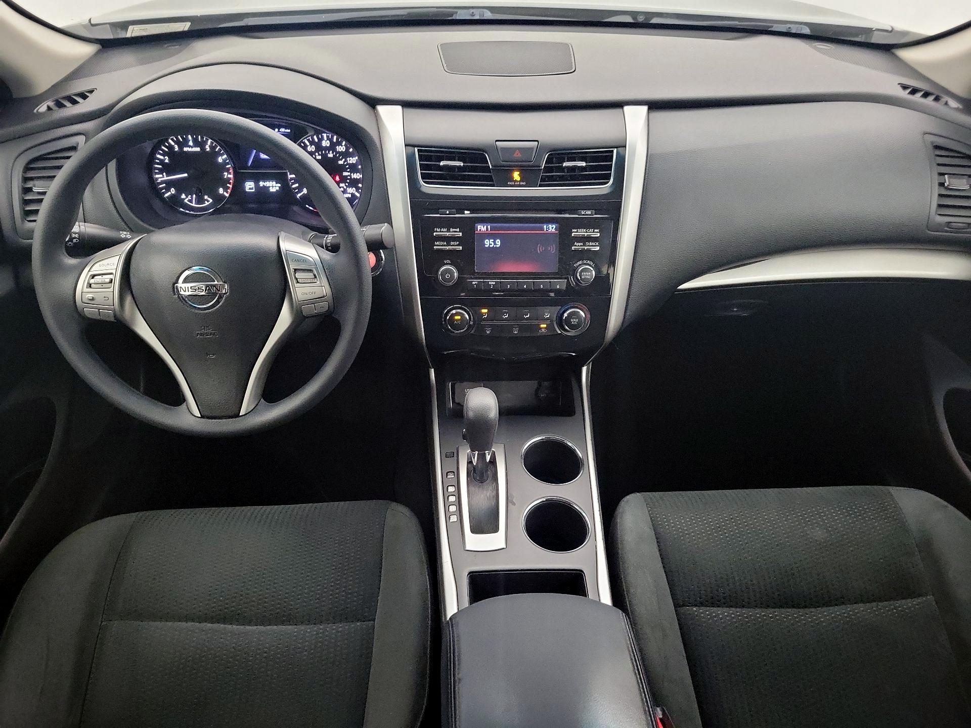 Thumbnail: 2015 Nissan Altima - 9