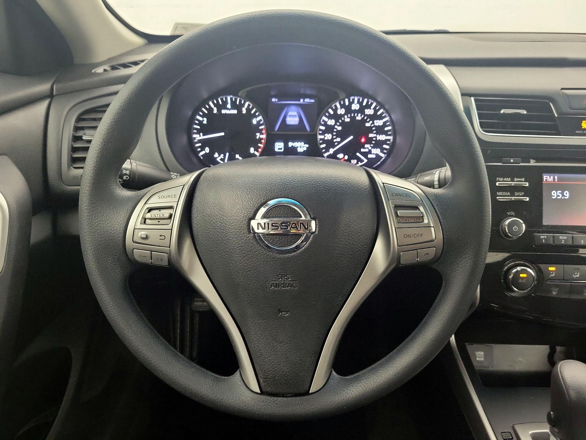 Thumbnail: 2015 Nissan Altima - 10