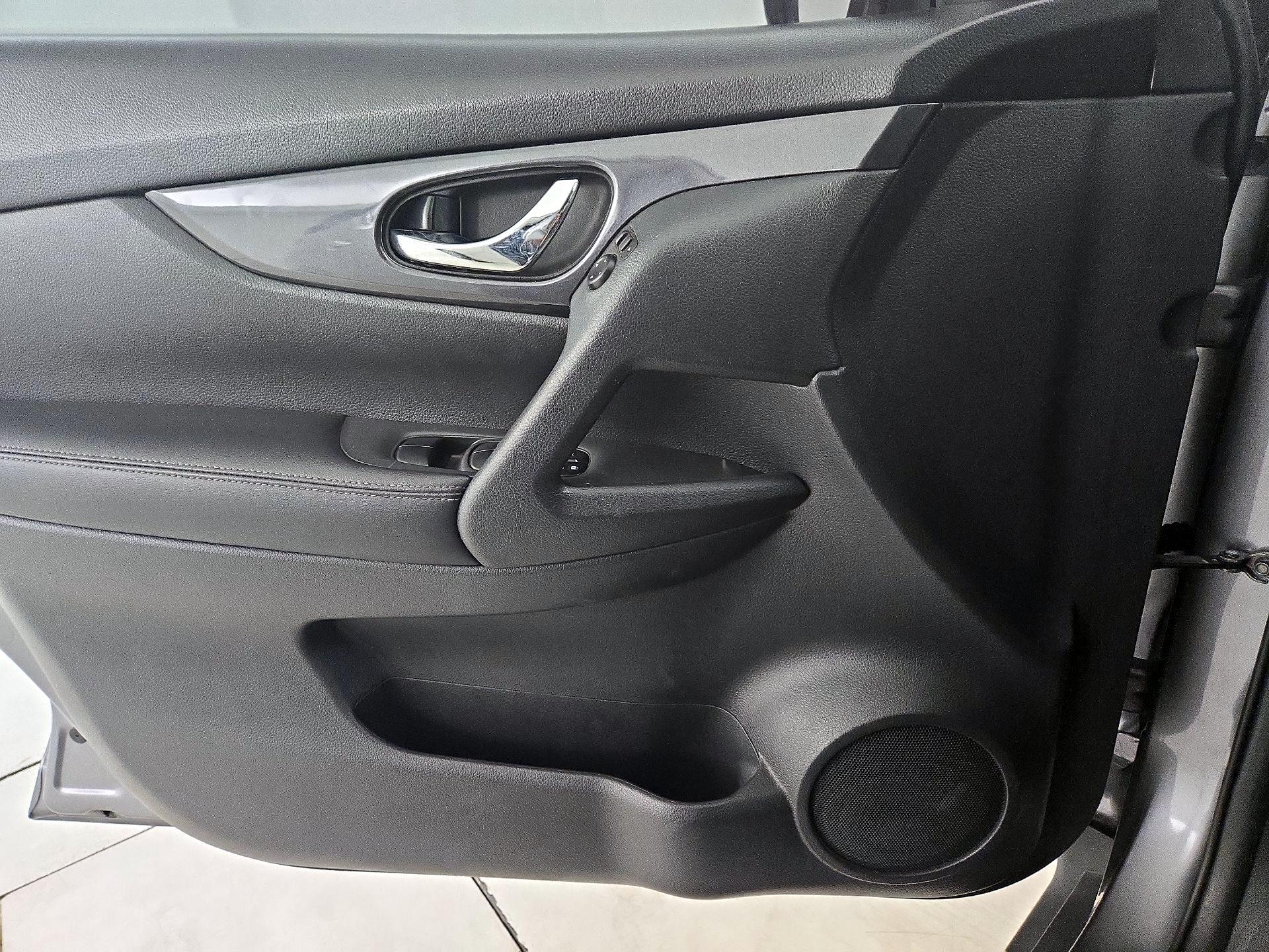 Thumbnail: 2019 Nissan Rogue - 12
