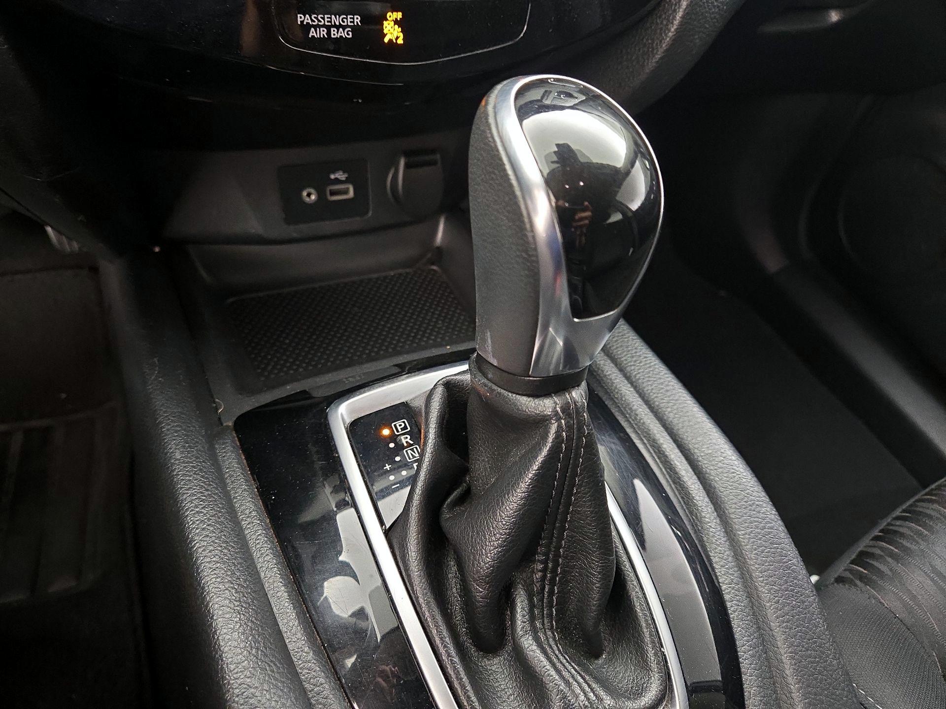 Thumbnail: 2019 Nissan Rogue - 17