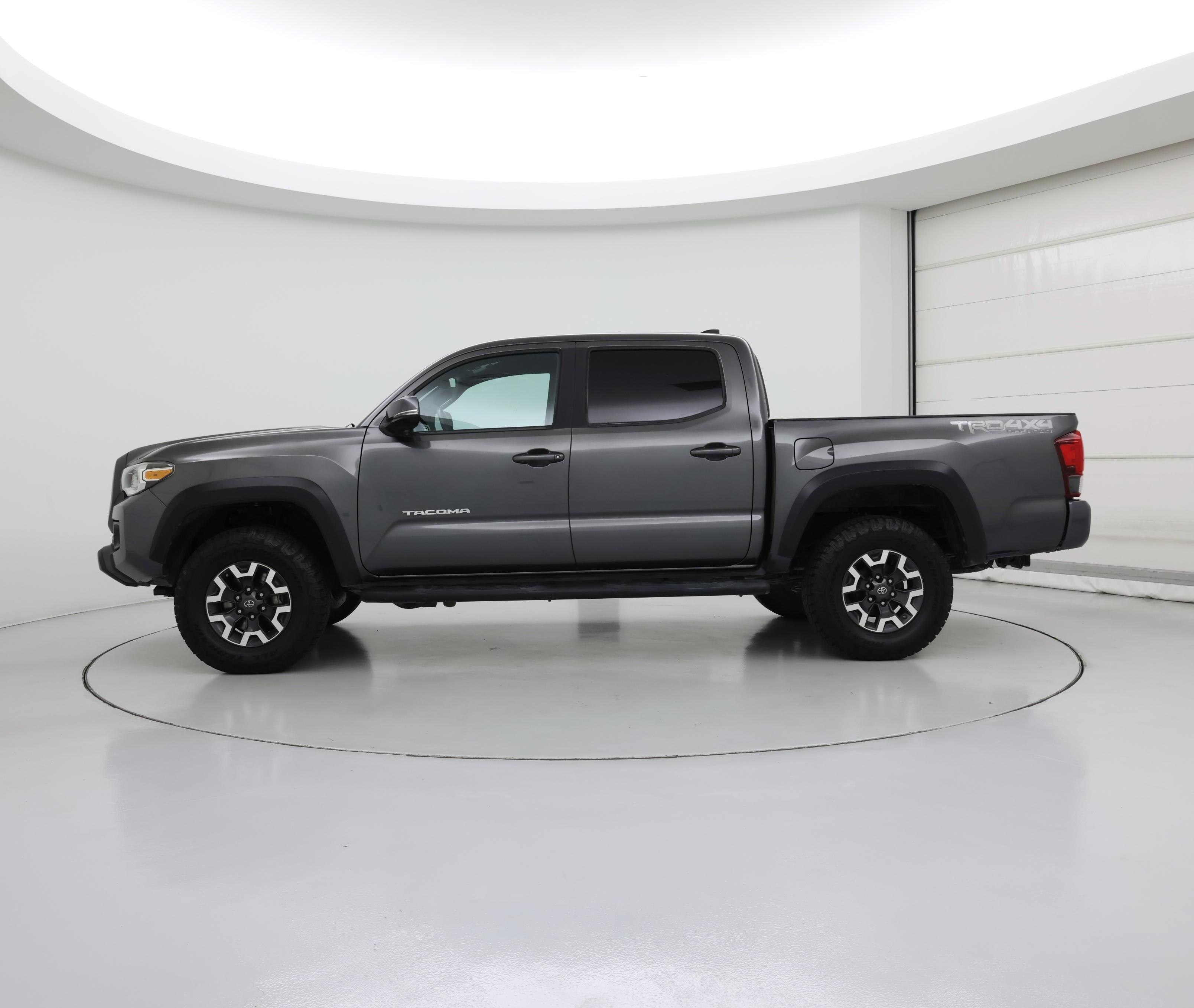 Thumbnail: 2019 Toyota Tacoma - 3