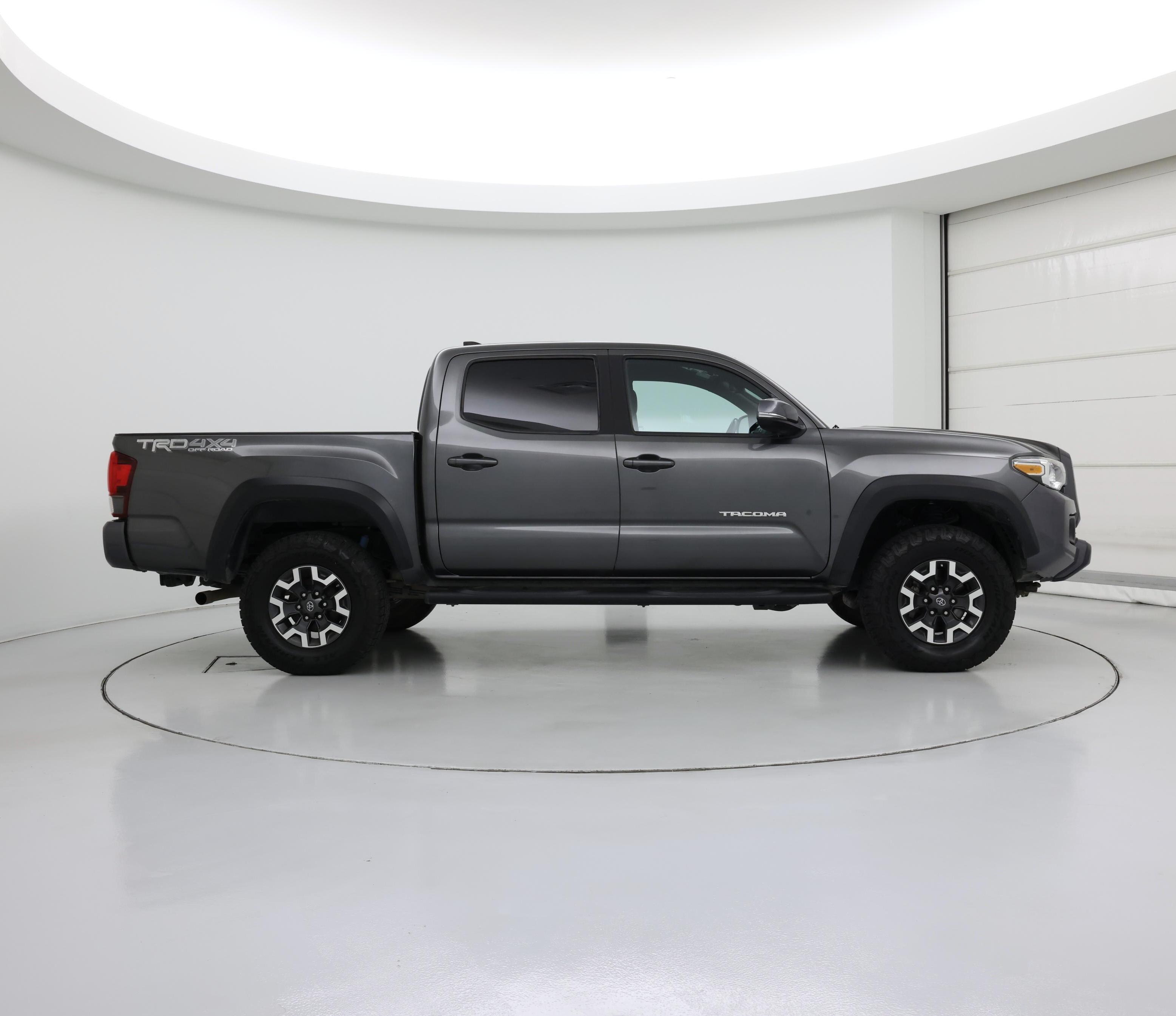 Thumbnail: 2019 Toyota Tacoma - 7