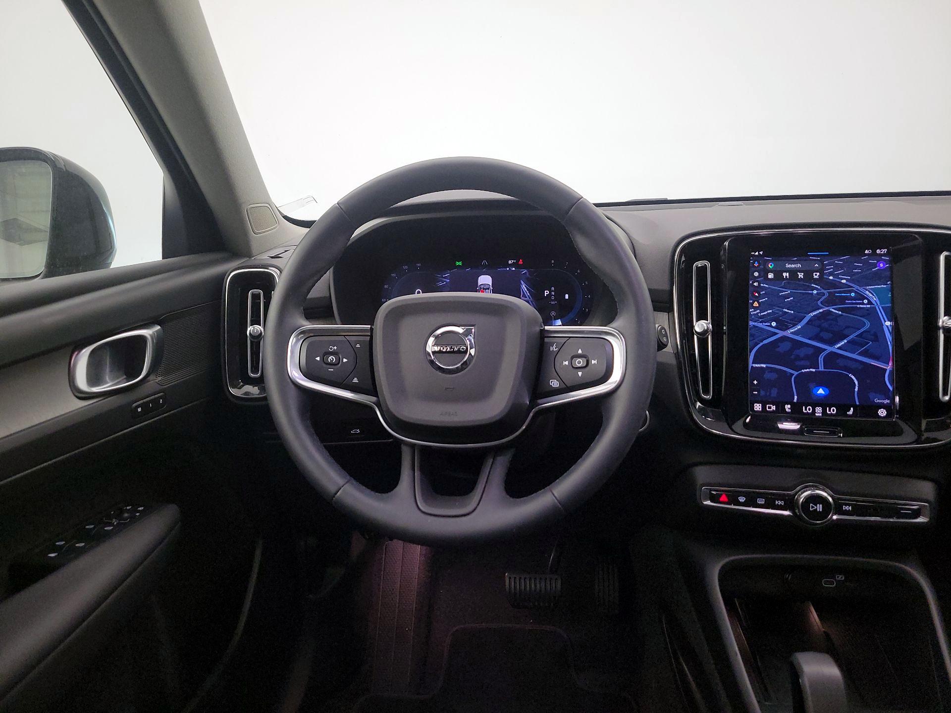 Thumbnail: 2024 Volvo XC40 - 10