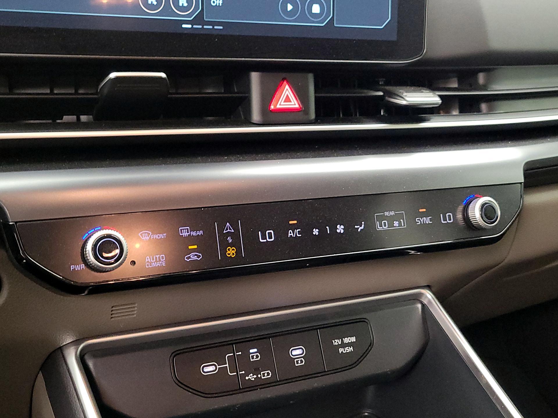 Thumbnail: 2026 Kia Carnival - 17
