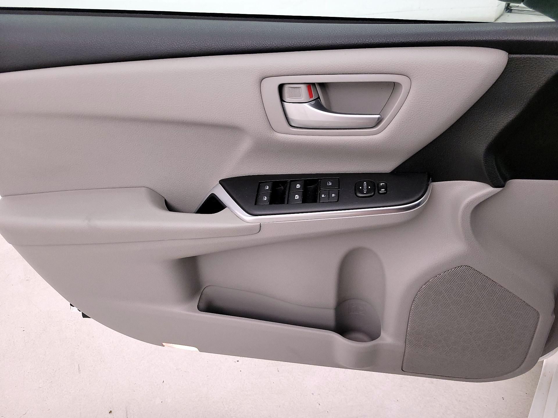 Thumbnail: 2017 Toyota Camry - 12