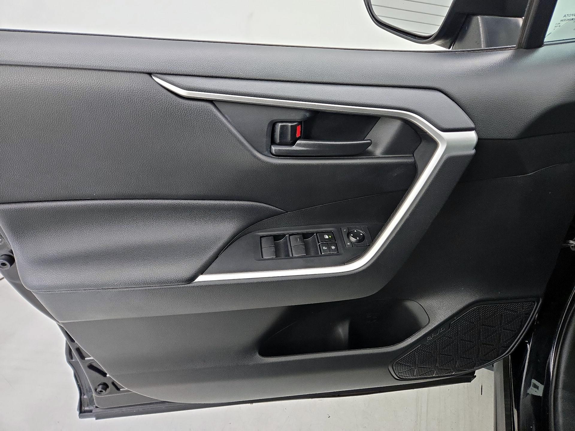 Thumbnail: 2021 Toyota RAV4 - 12