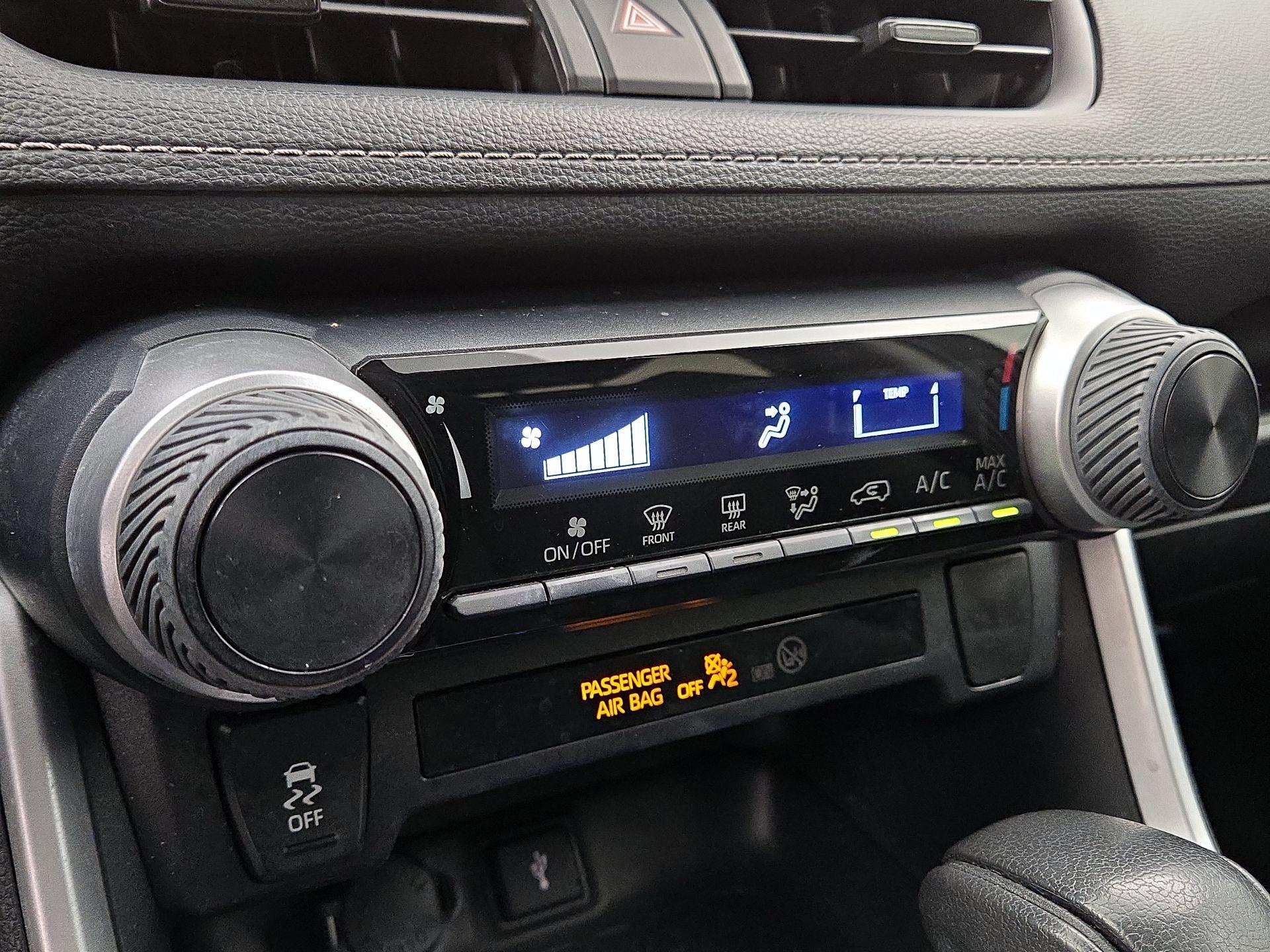 Thumbnail: 2021 Toyota RAV4 - 16