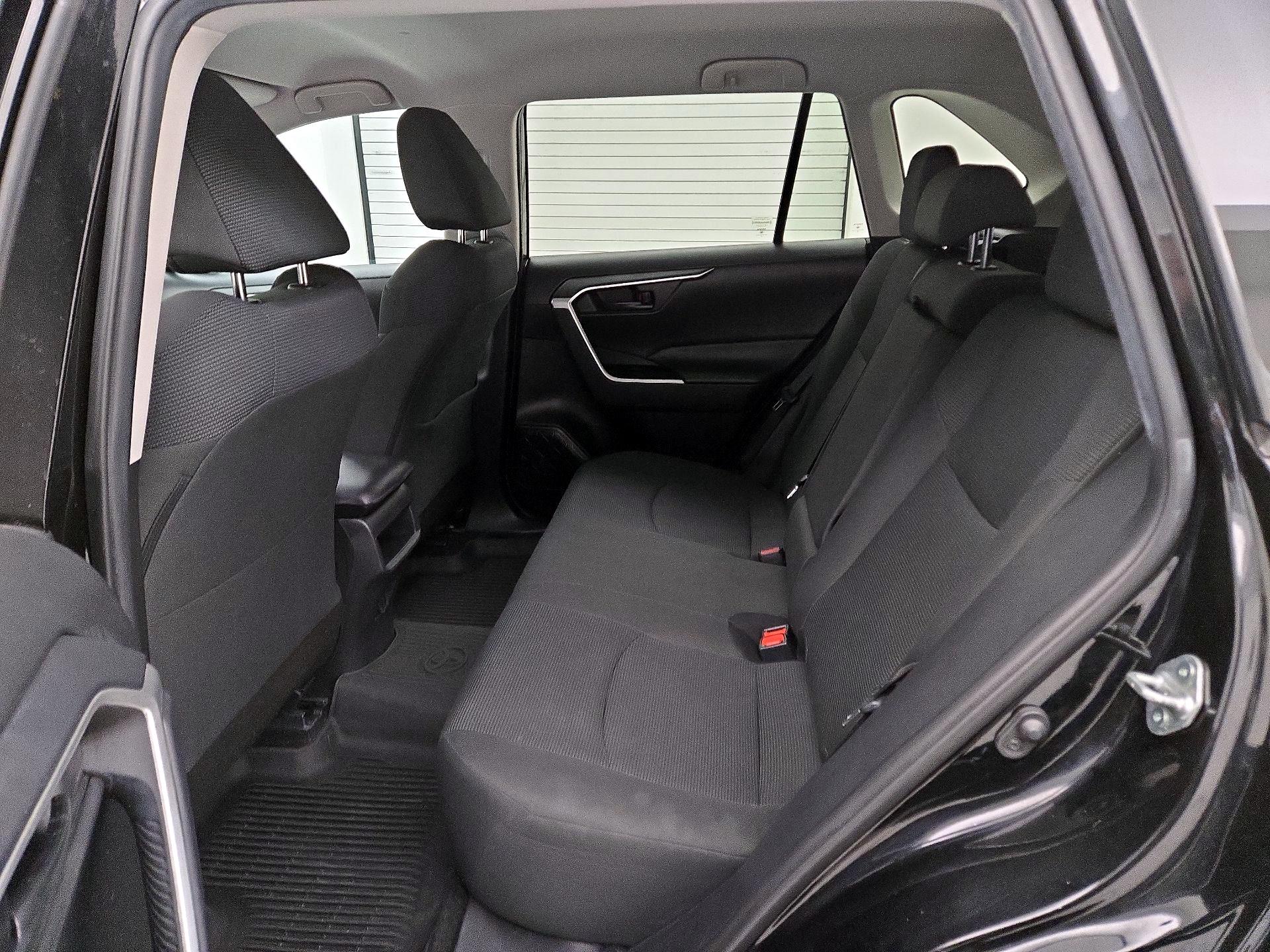 Thumbnail: 2021 Toyota RAV4 - 18
