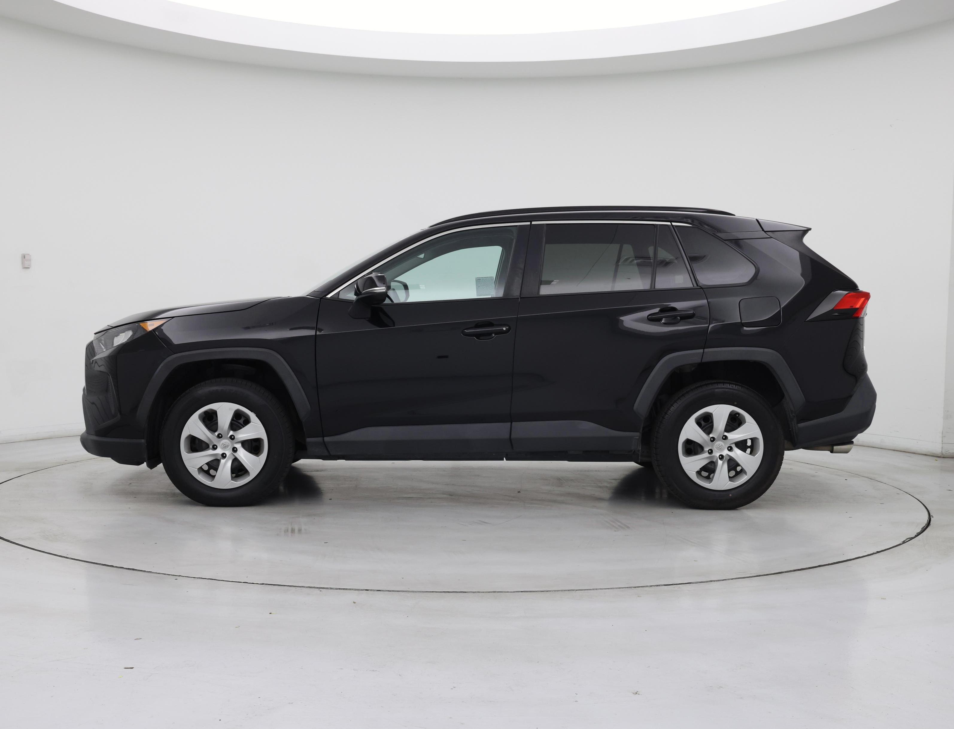 Thumbnail: 2021 Toyota RAV4 - 3