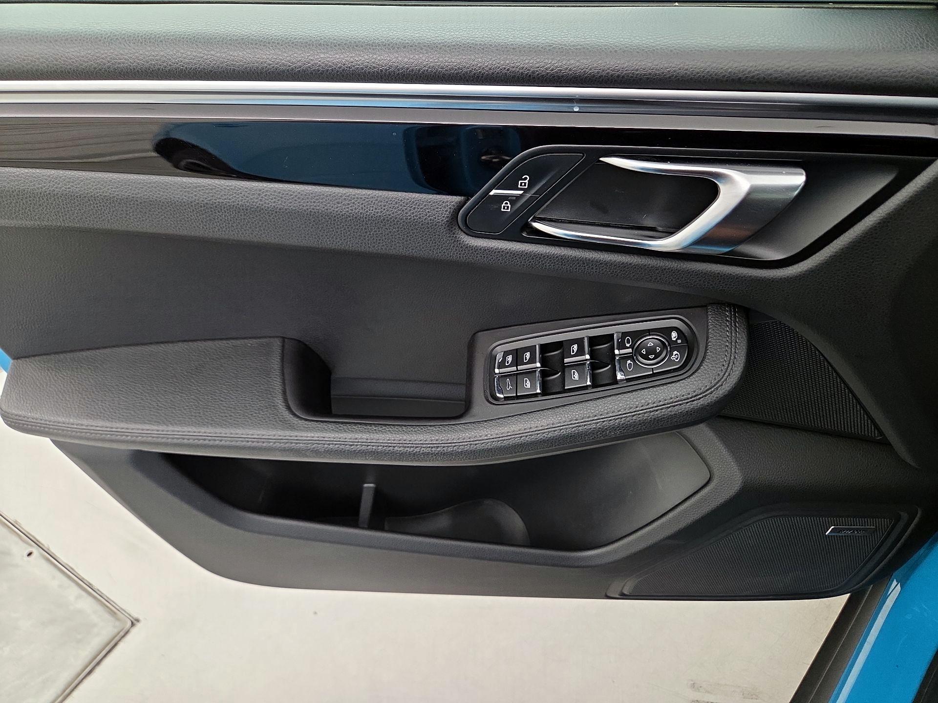 Thumbnail: 2021 Porsche Macan - 12