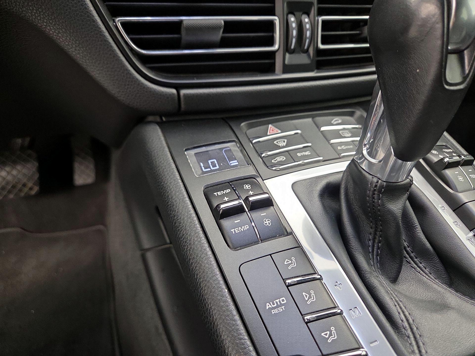 Thumbnail: 2021 Porsche Macan - 17