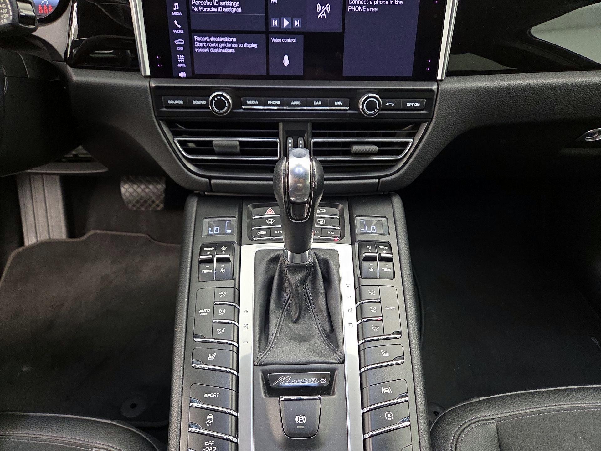 Thumbnail: 2021 Porsche Macan - 18