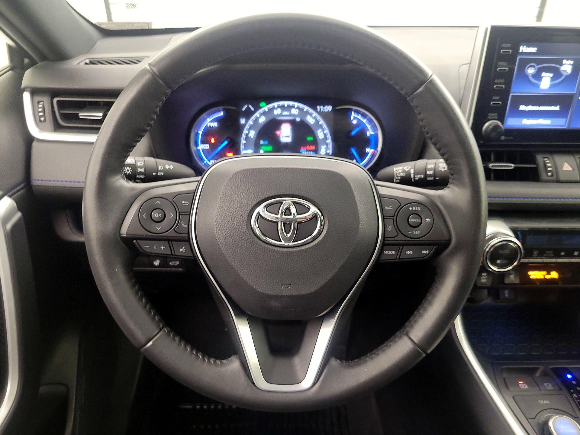 Thumbnail: 2021 Toyota RAV4 - 10