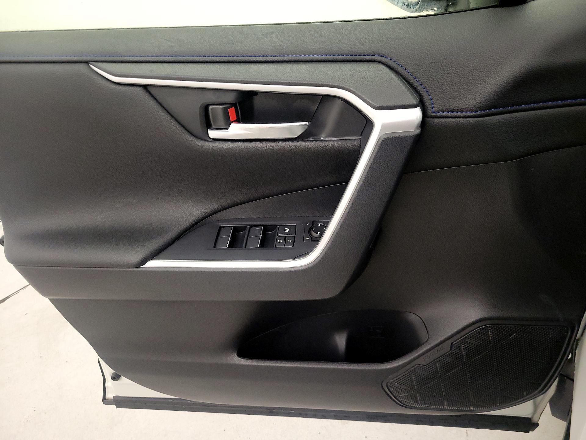 Thumbnail: 2021 Toyota RAV4 - 12