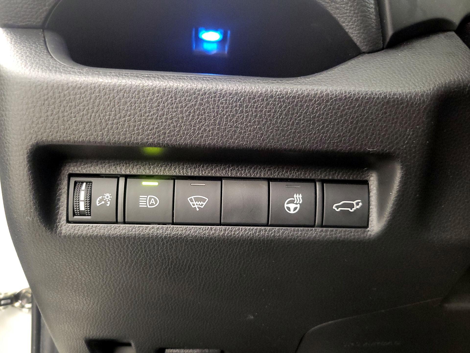 Thumbnail: 2021 Toyota RAV4 - 13
