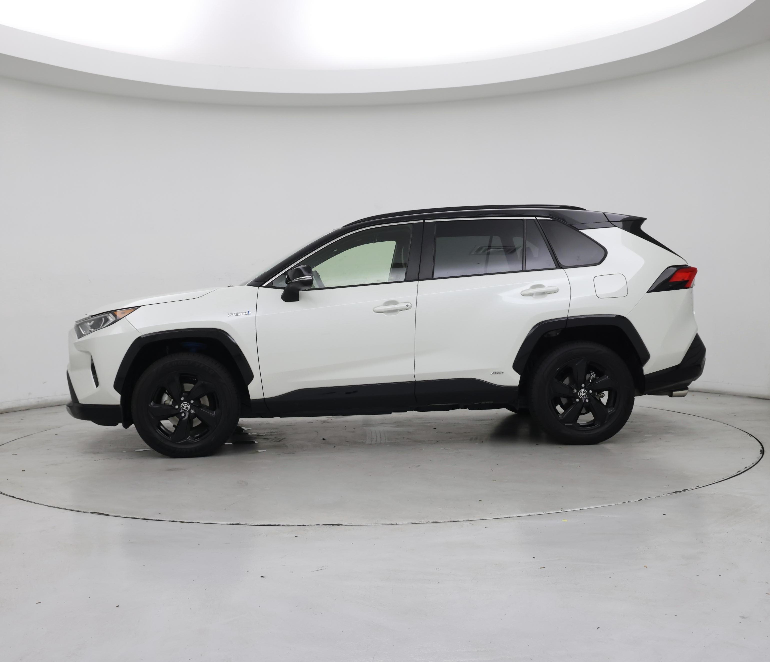 Thumbnail: 2021 Toyota RAV4 - 3