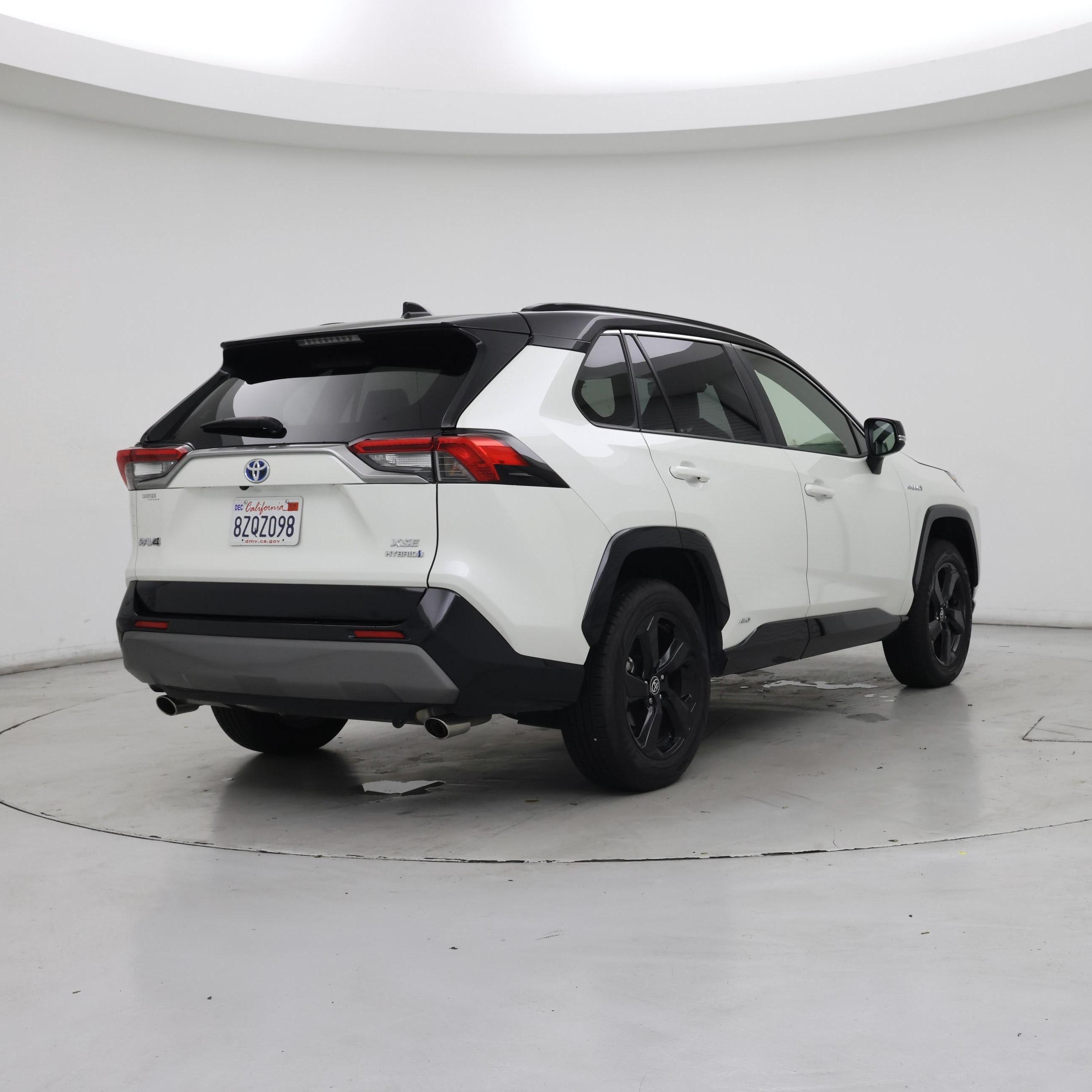Thumbnail: 2021 Toyota RAV4 - 8