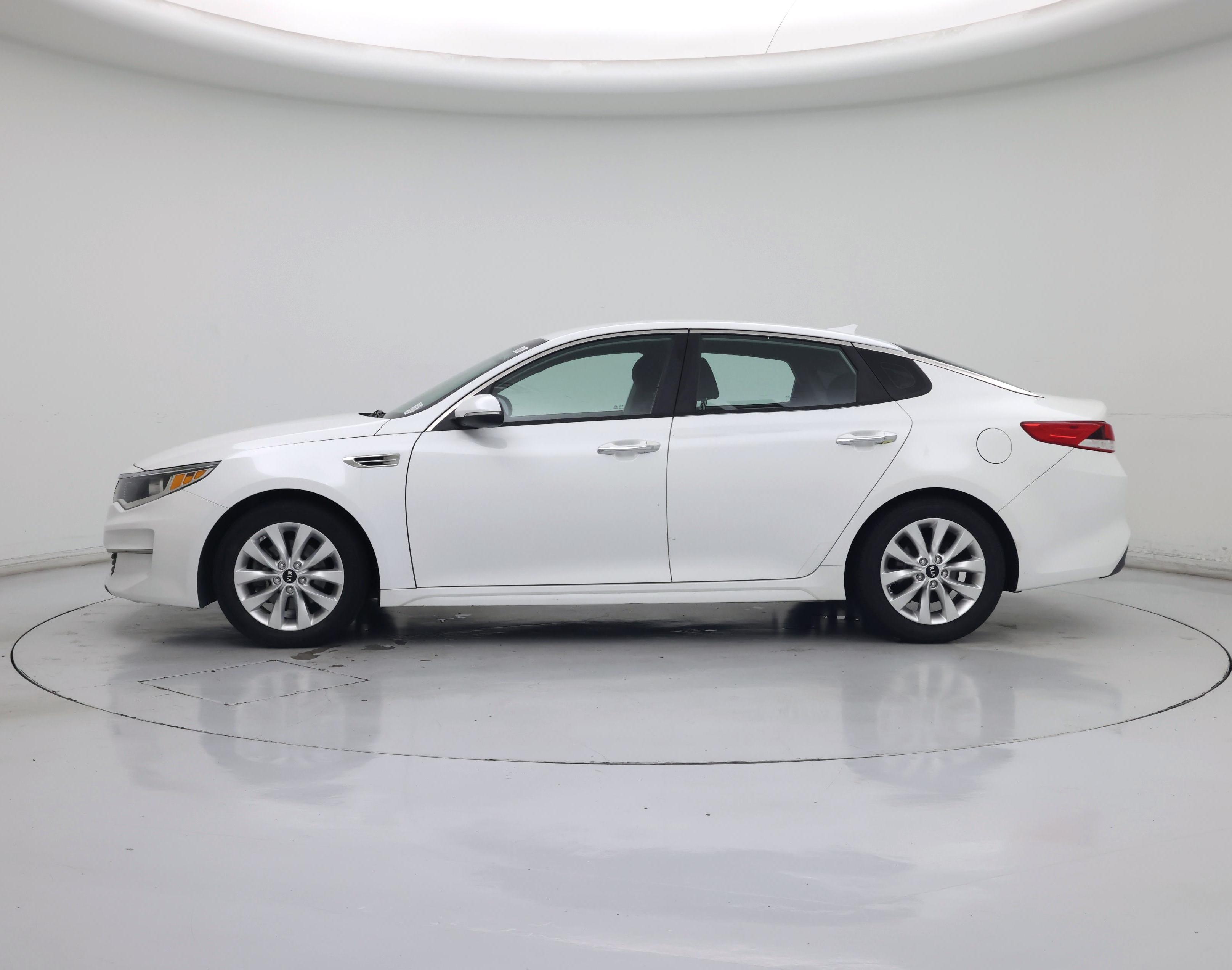 Thumbnail: 2016 Kia Optima - 3