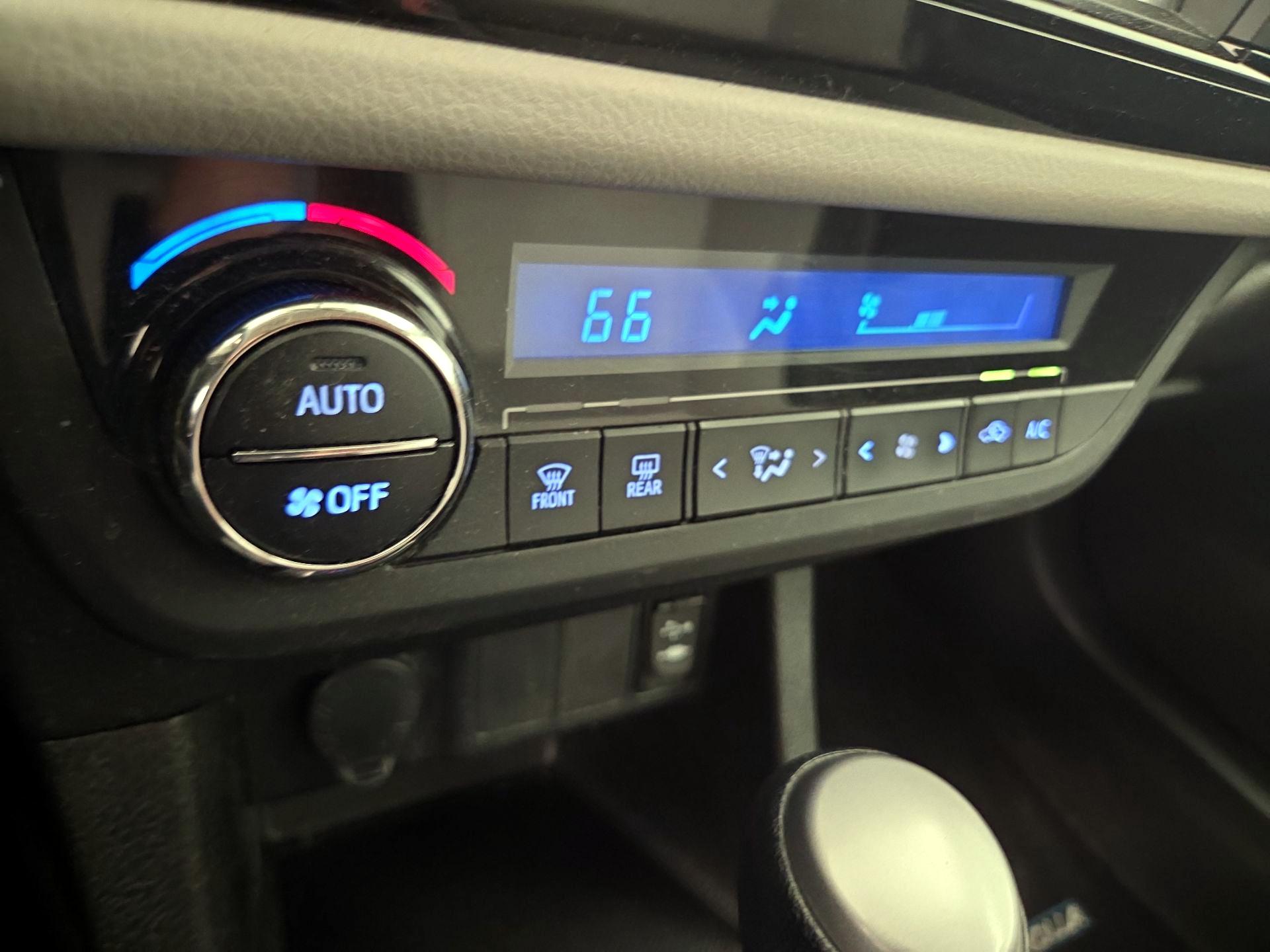 Thumbnail: 2014 Toyota Corolla - 16