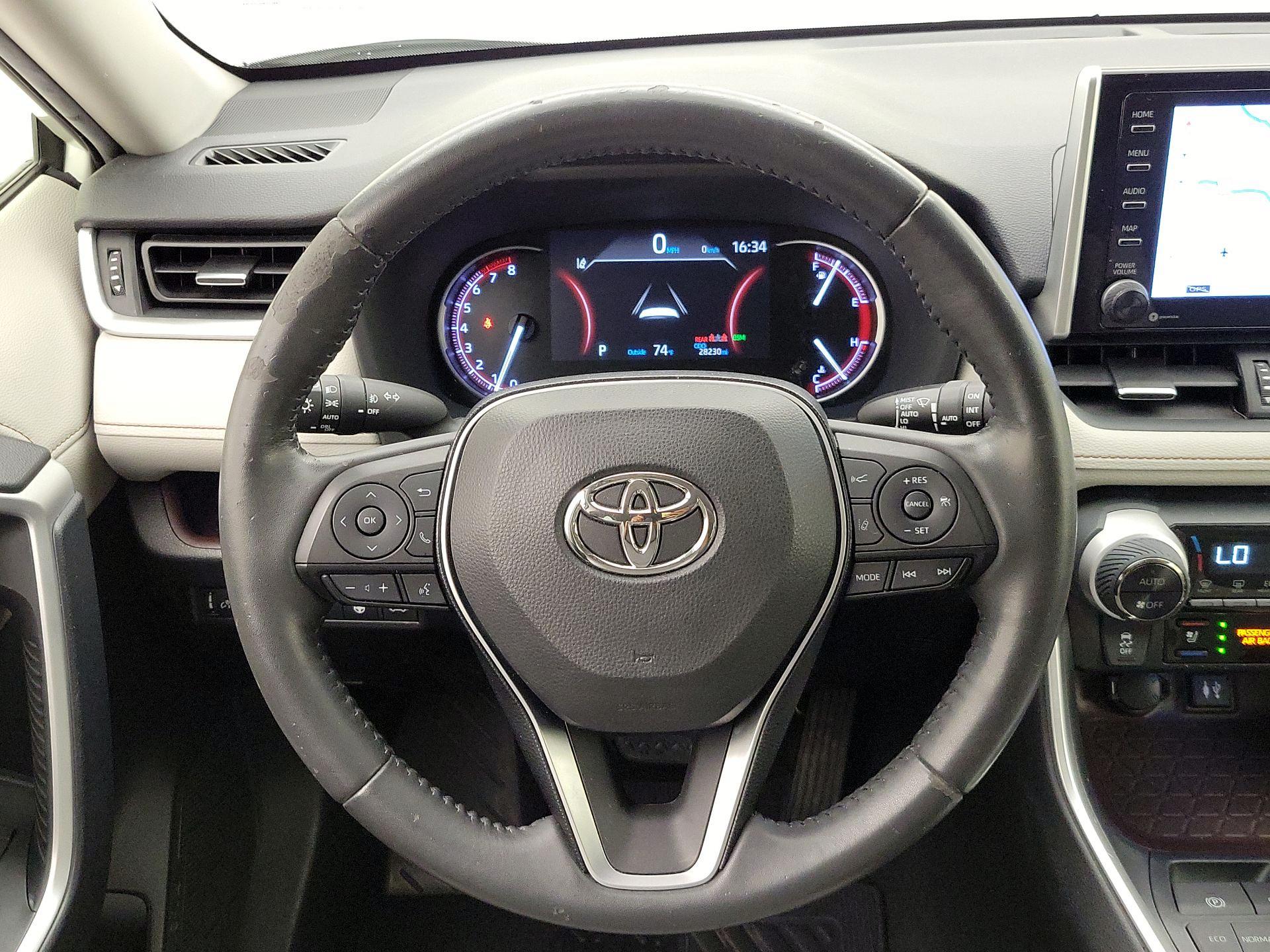 Thumbnail: 2019 Toyota RAV4 - 10