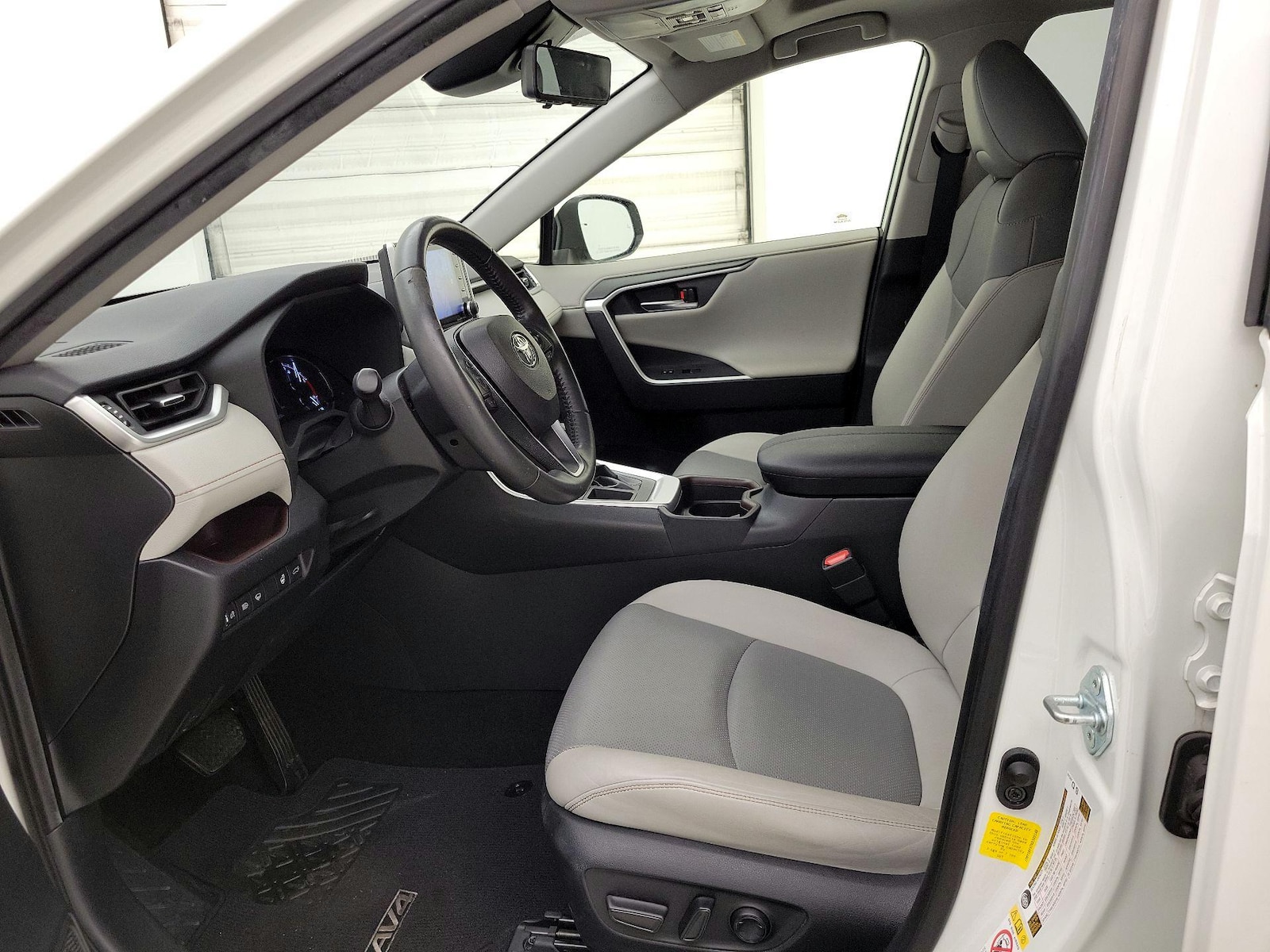 2019 Toyota RAV4 Limited - Photo 12
