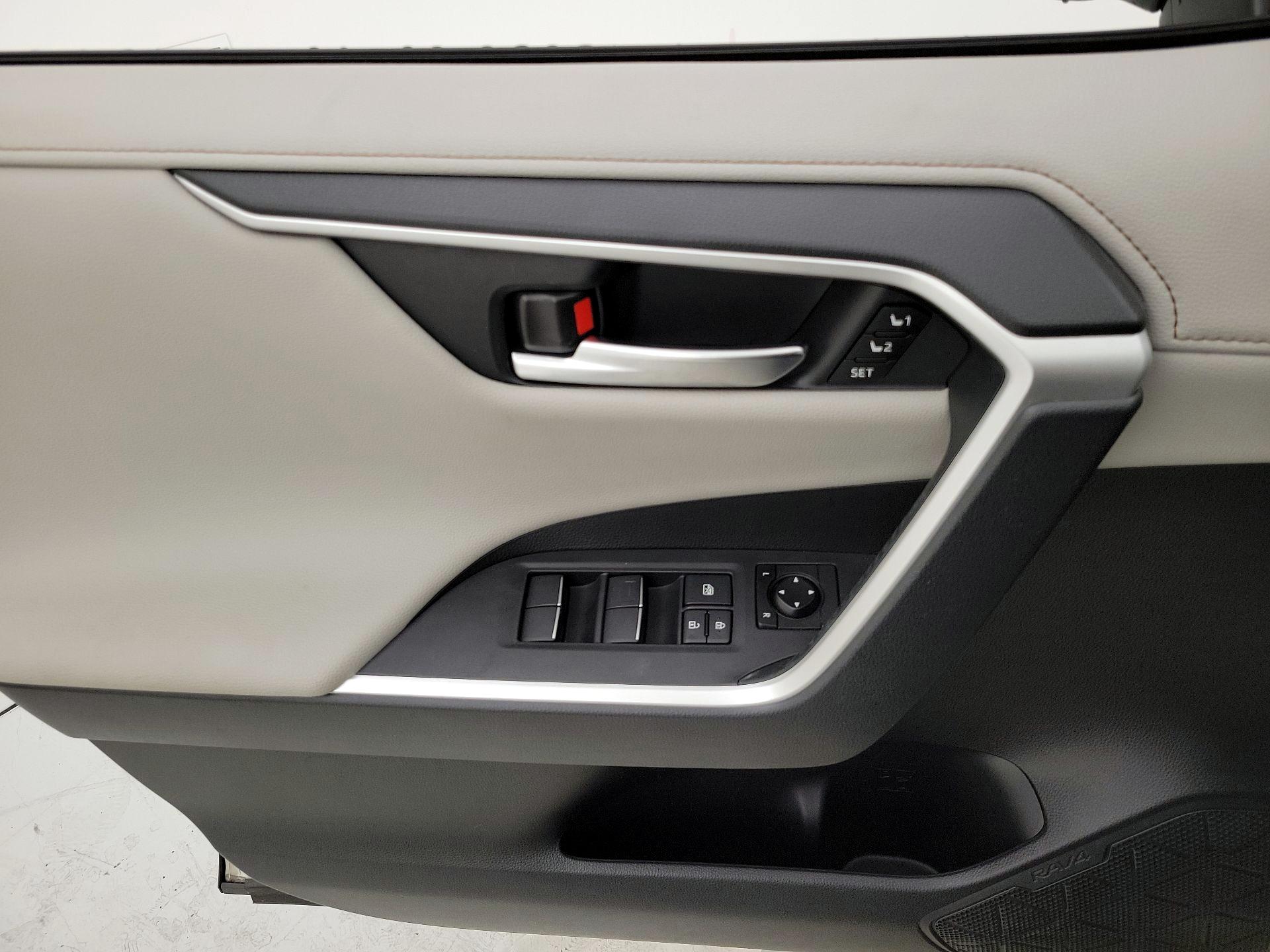 Thumbnail: 2019 Toyota RAV4 - 12