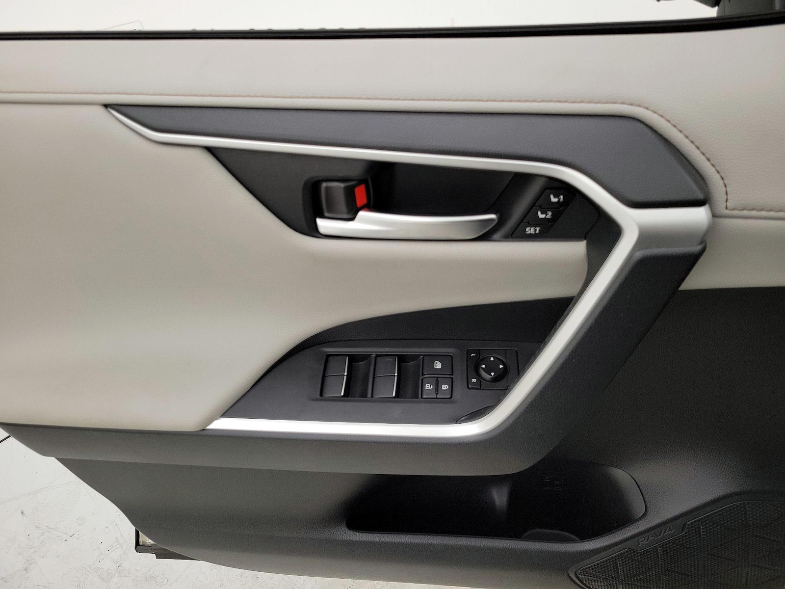 2019 Toyota RAV4 Limited - Photo 13