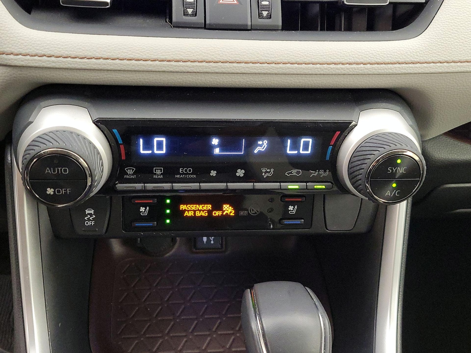 2019 Toyota RAV4 Limited - Photo 18