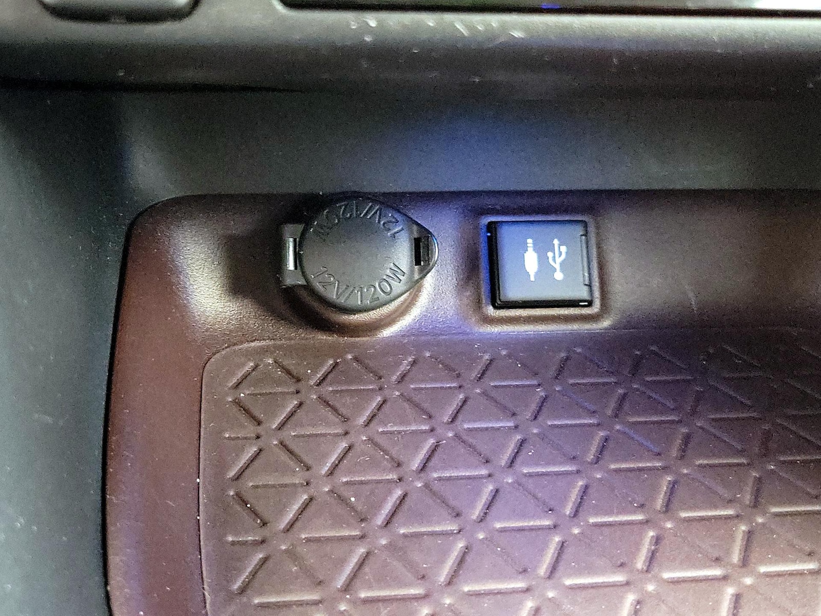 2019 Toyota RAV4 Limited - Photo 20