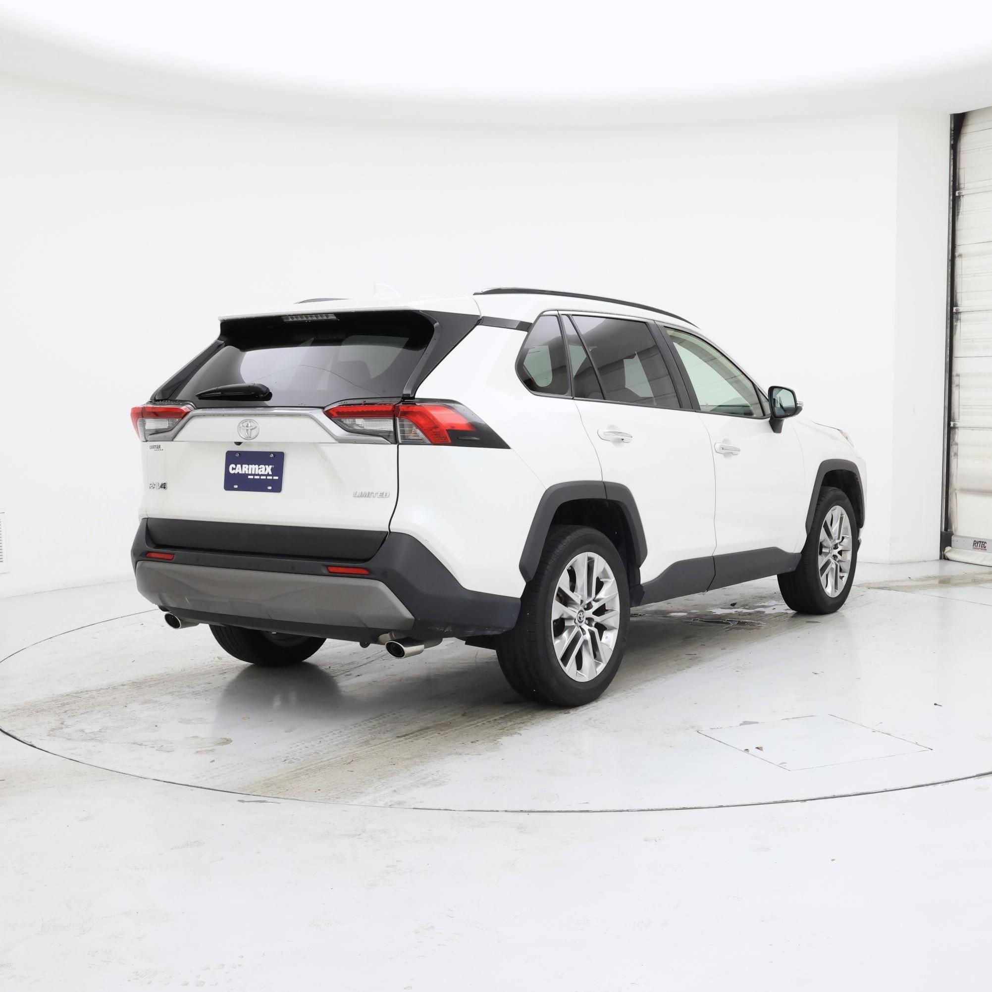 Thumbnail: 2019 Toyota RAV4 - 8