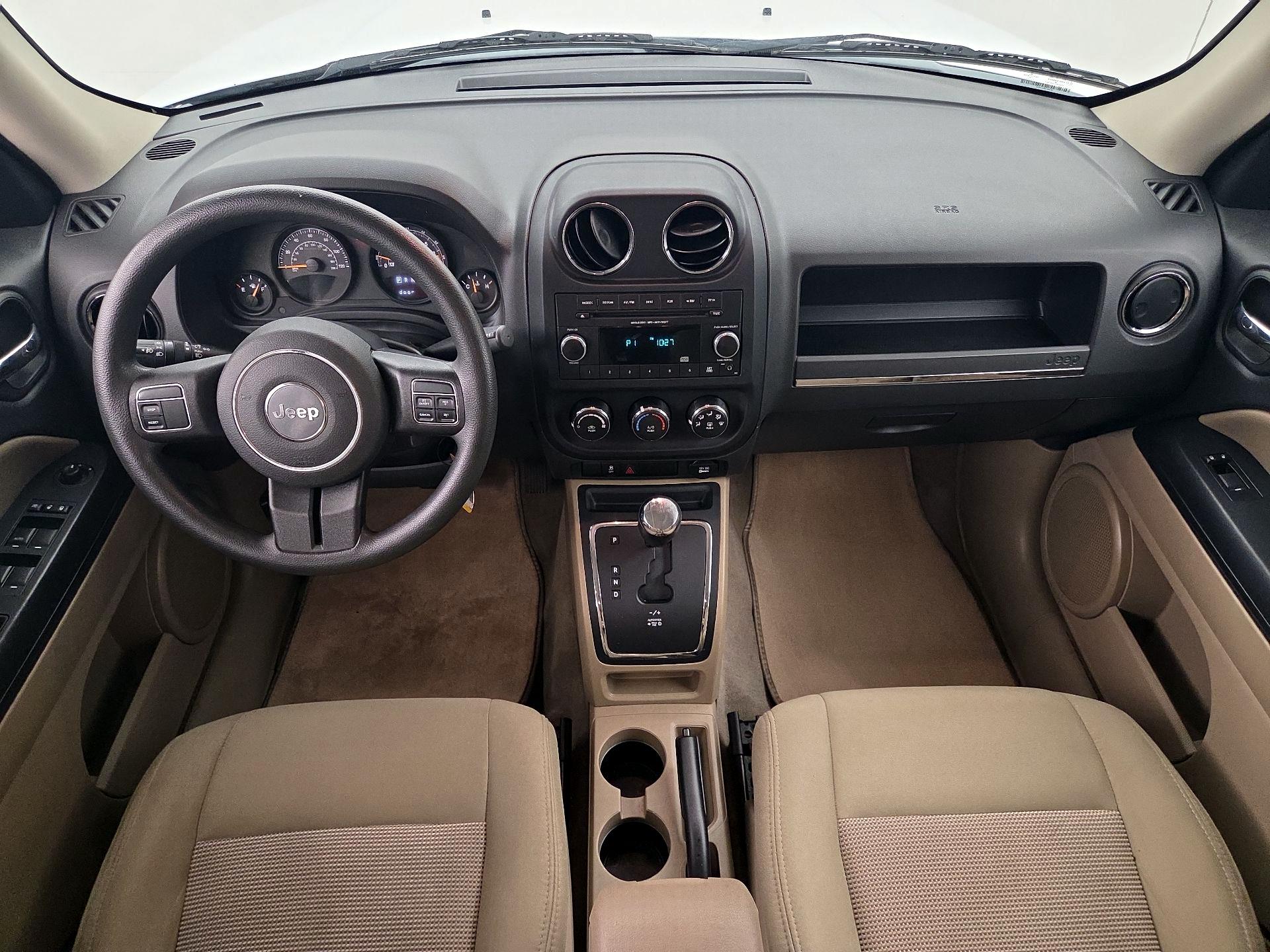 Thumbnail: 2015 Jeep Patriot - 9