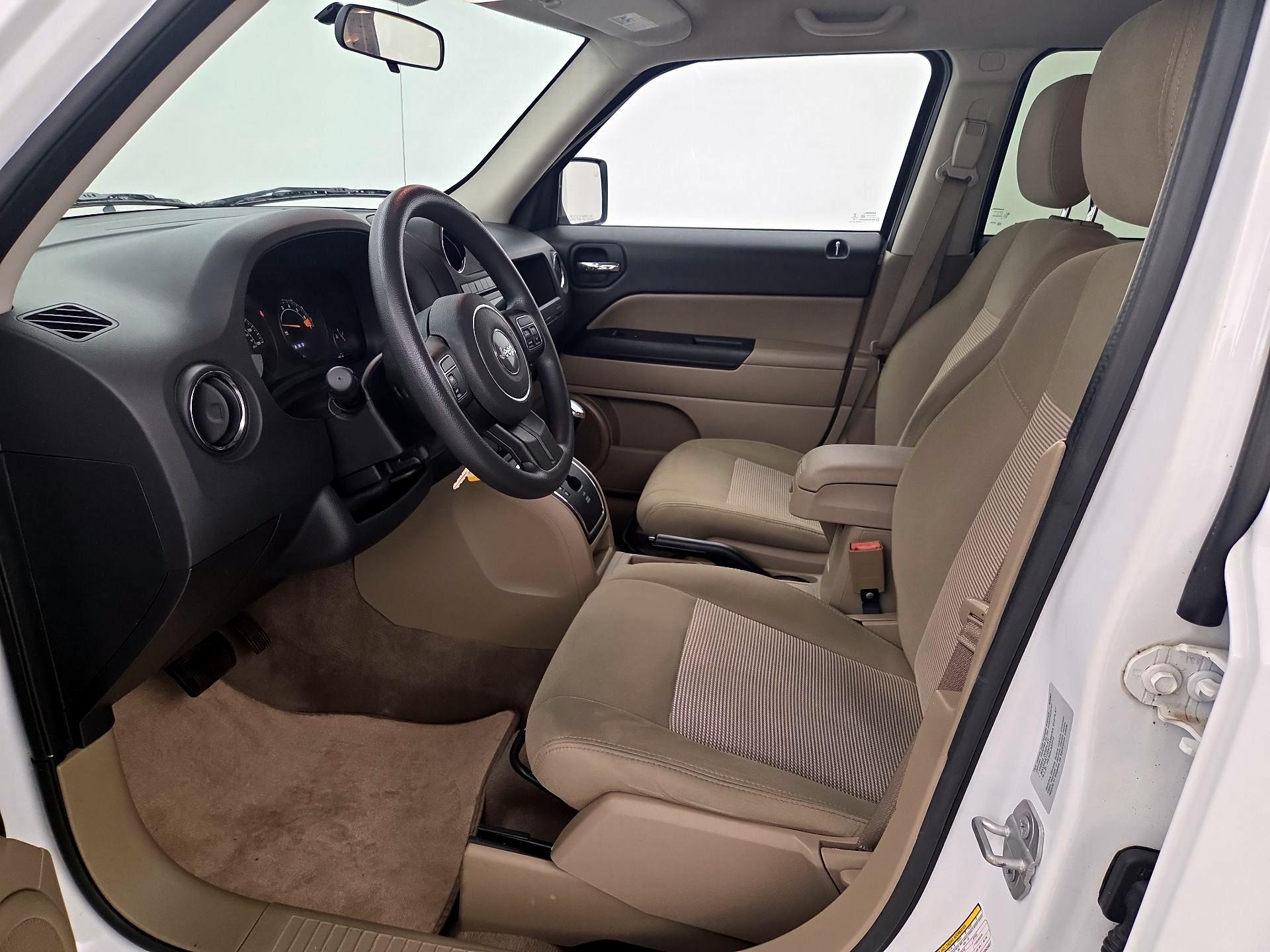 Thumbnail: 2015 Jeep Patriot - 11