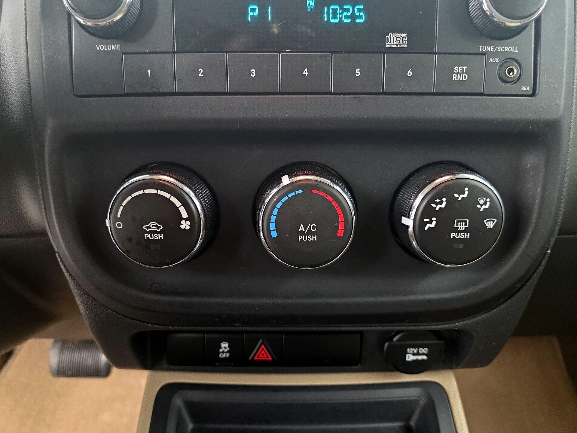 Thumbnail: 2015 Jeep Patriot - 14