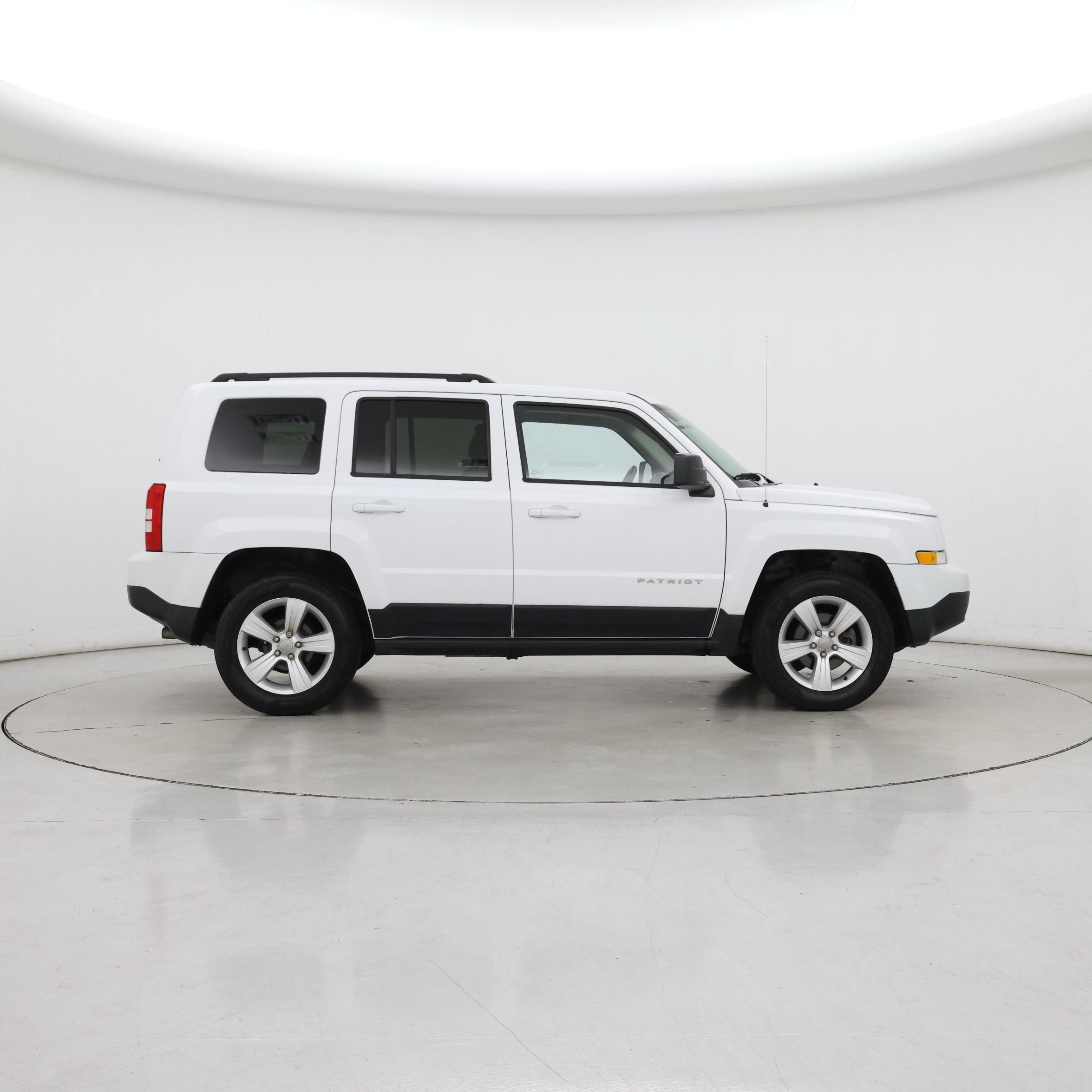 Thumbnail: 2015 Jeep Patriot - 7
