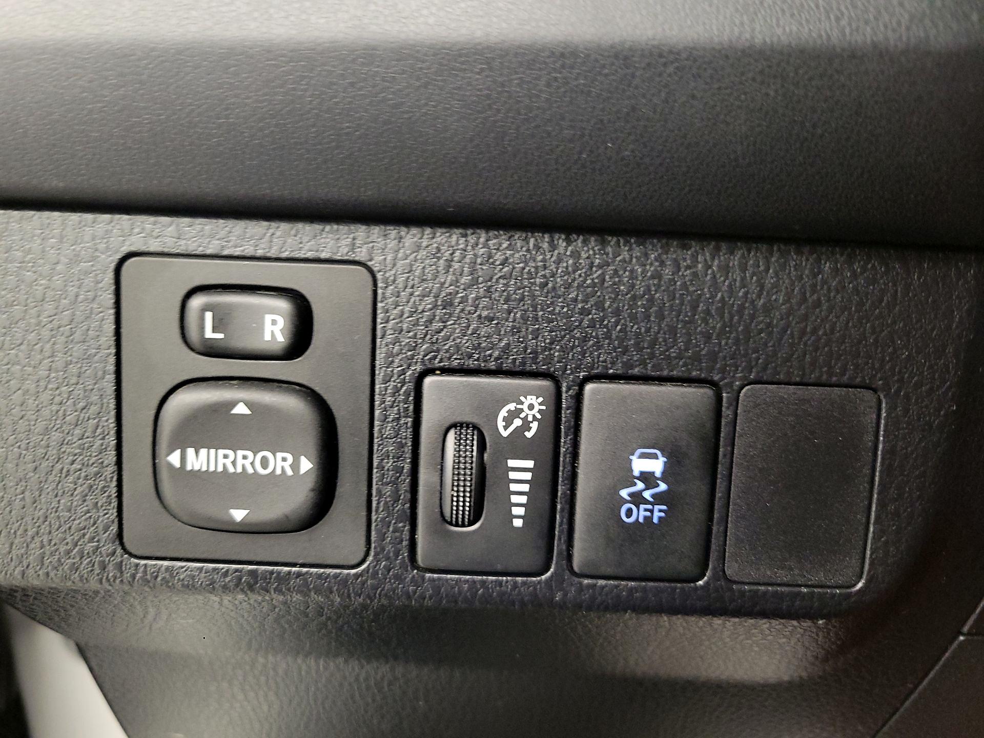 Thumbnail: 2014 Toyota RAV4 - 13