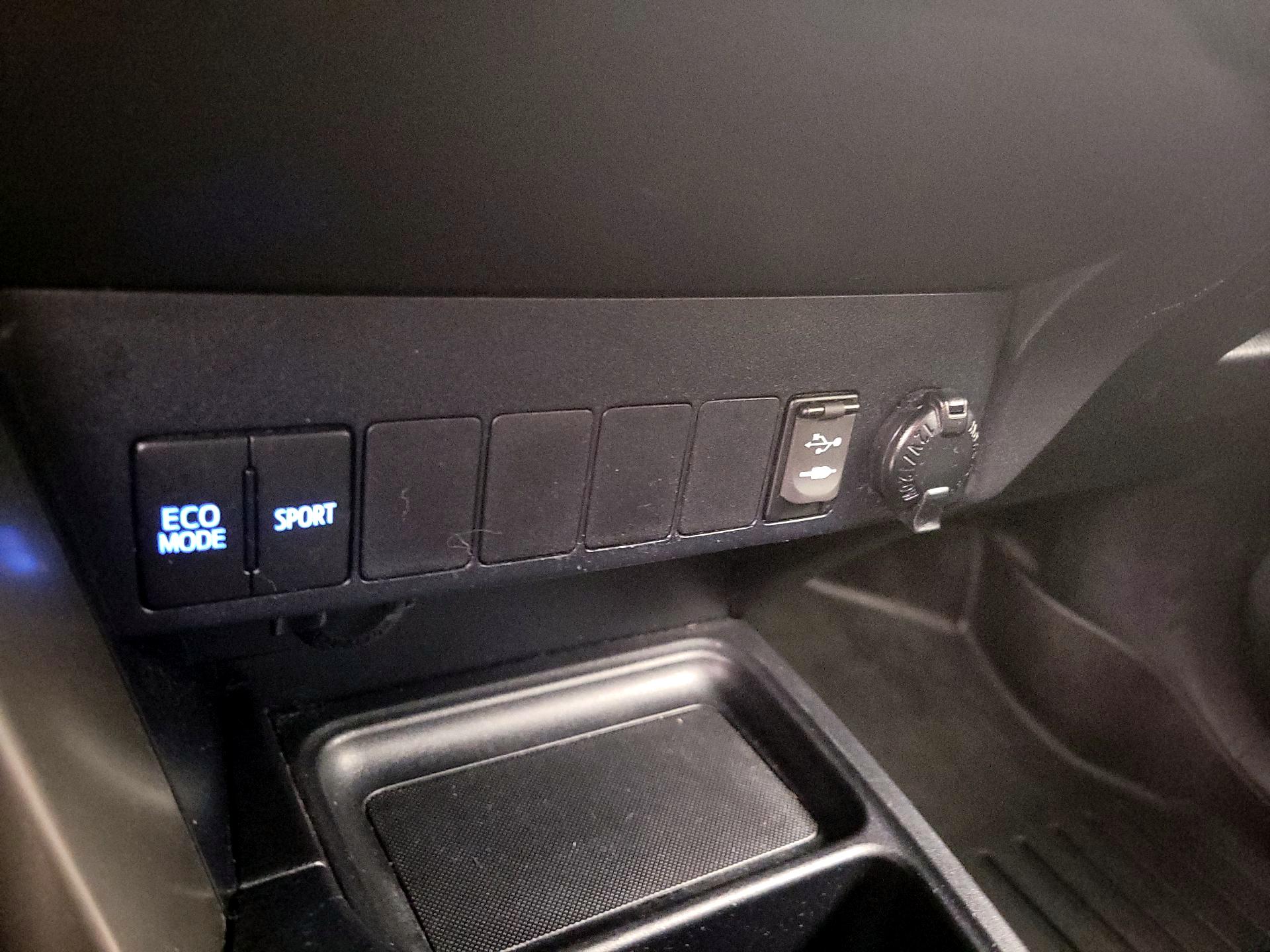 Thumbnail: 2014 Toyota RAV4 - 18