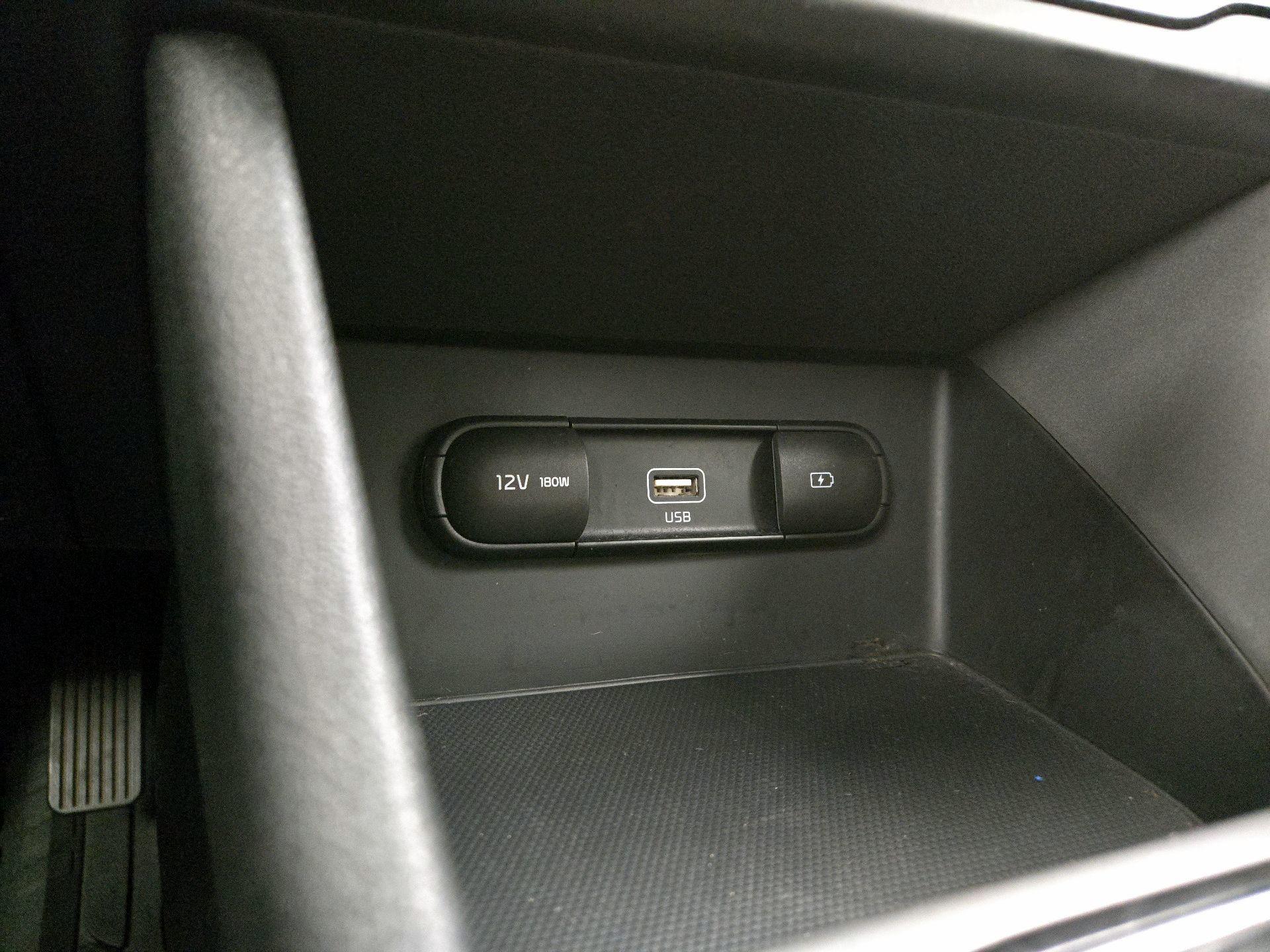 Thumbnail: 2020 Kia Niro - 18