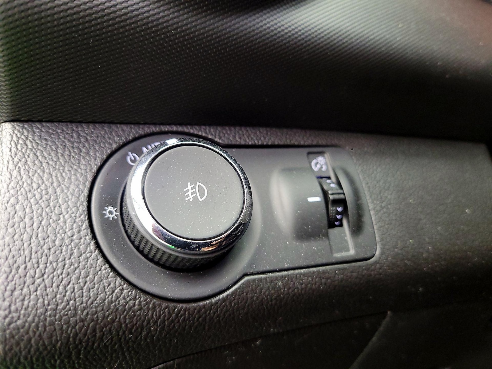 2017 Chevrolet Sonic LT - Photo 14