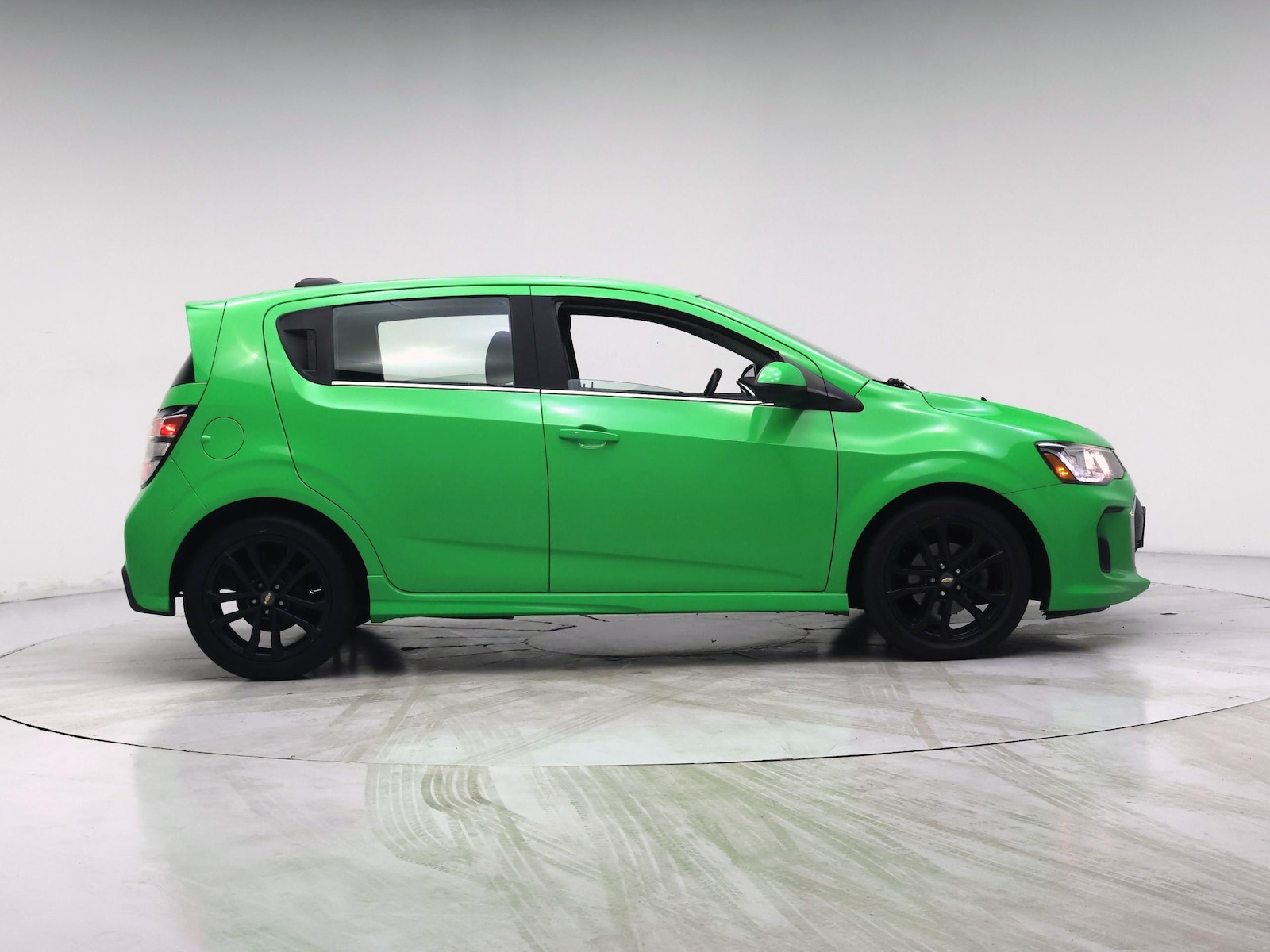 2017 Chevrolet Sonic LT - Photo 8
